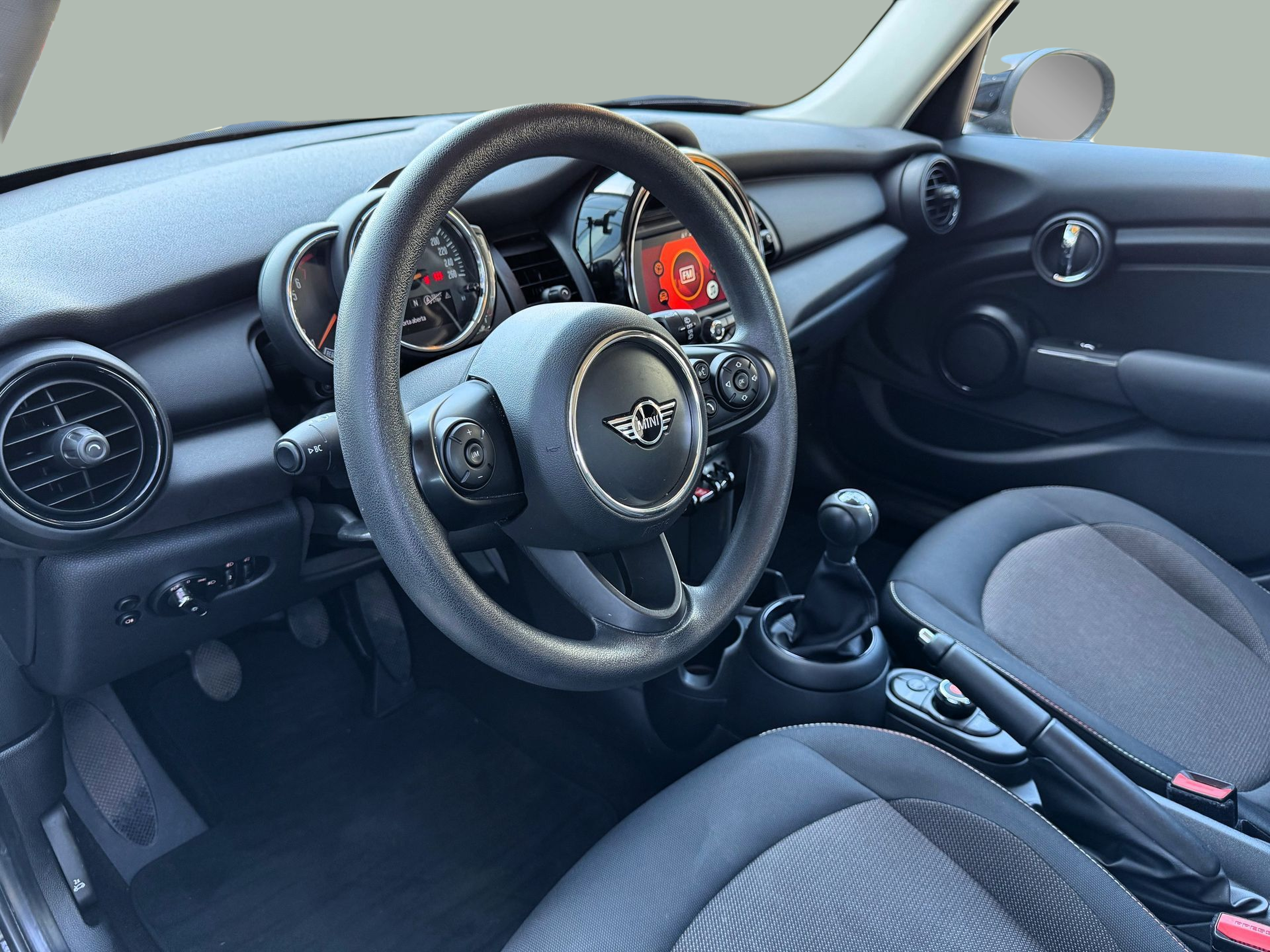 fotoG 5 del MINI MINI 5 Portas One 55 kW (75 CV) 75cv Gasolina de 2020 em Oeiras