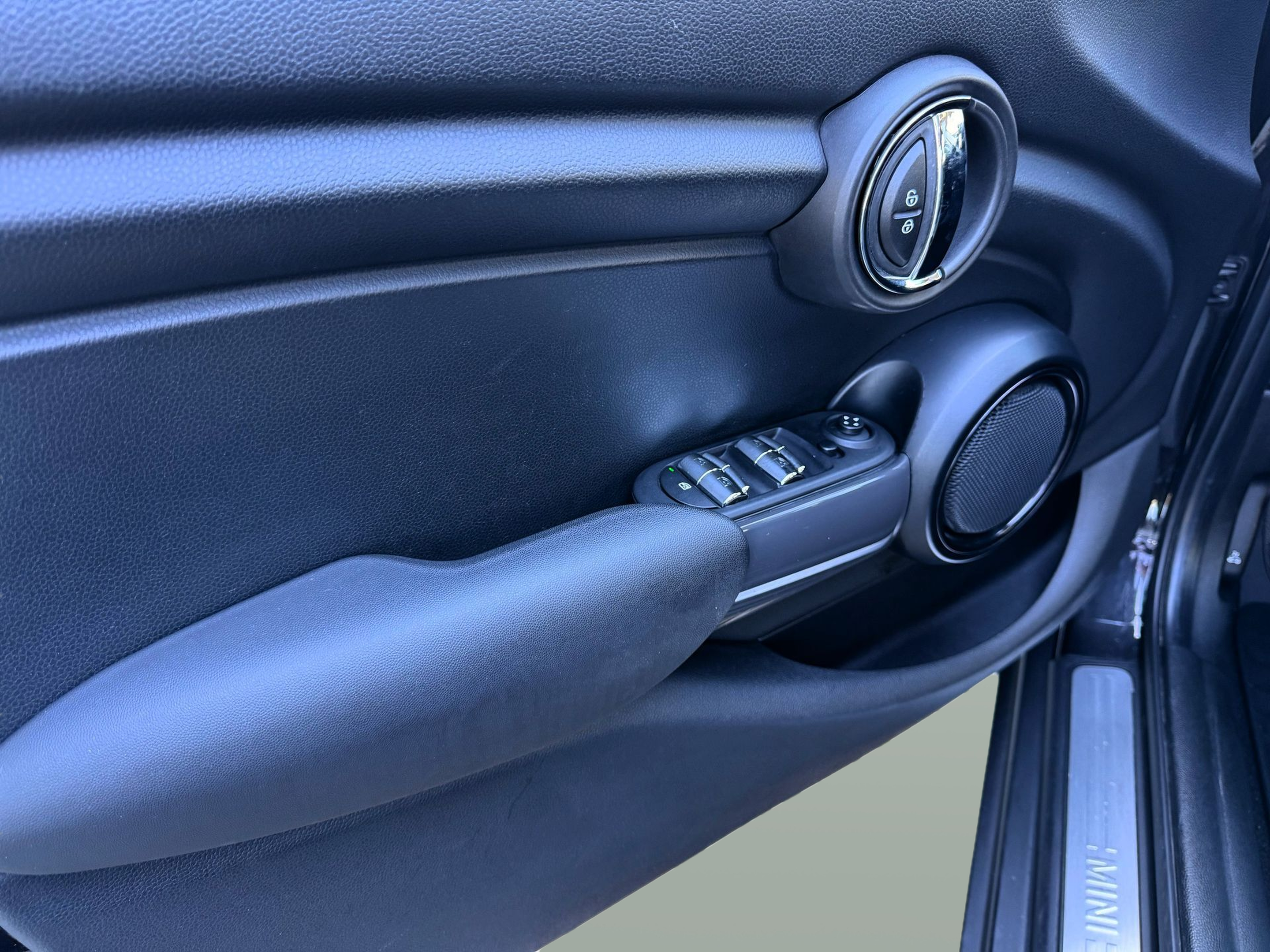 fotoG 17 del MINI MINI 5 Portas One 55 kW (75 CV) 75cv Gasolina de 2020 em Oeiras