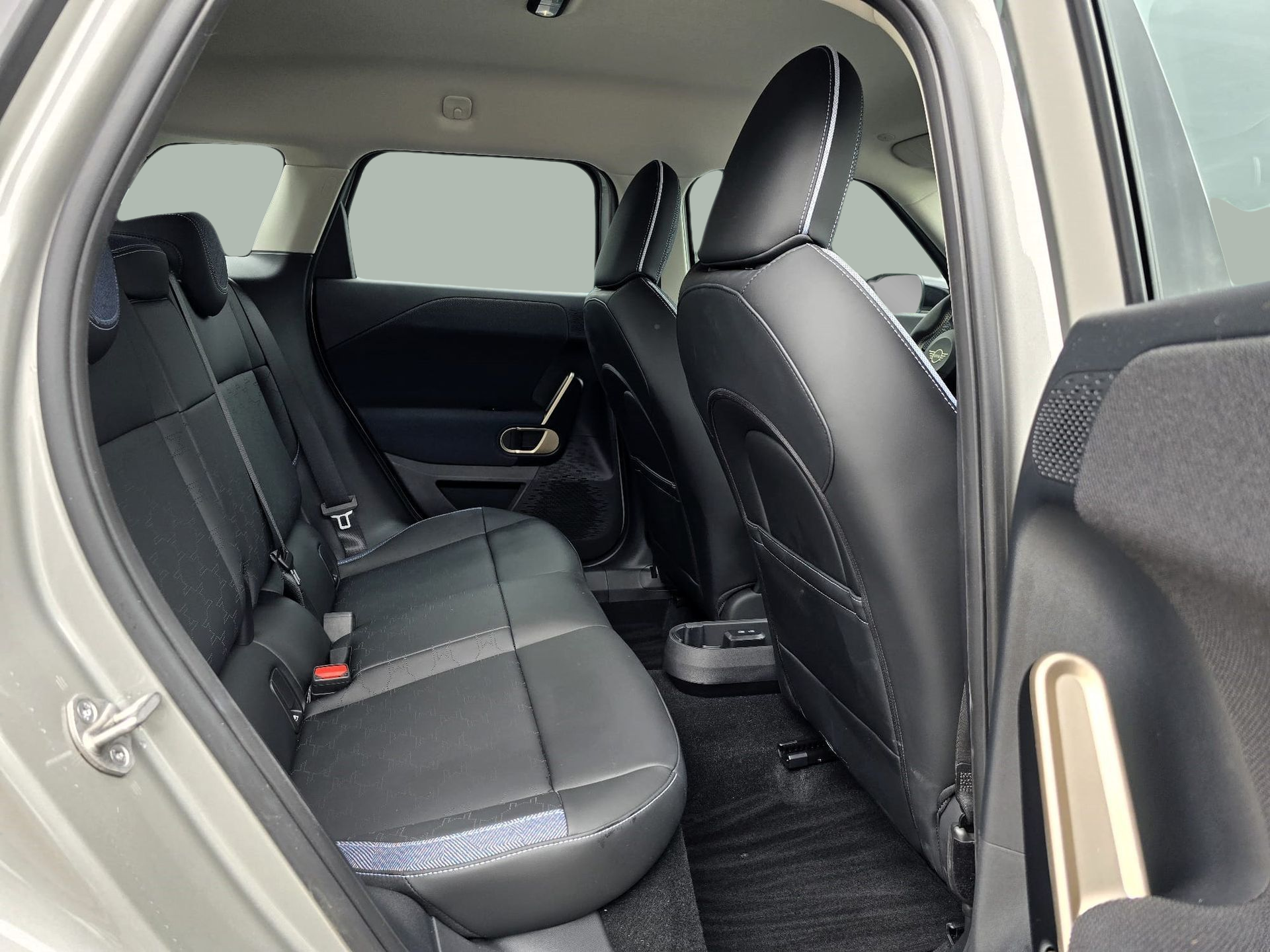 fotoG 8 del MINI MINI Aceman E 135 kW (184 CV) 184cv Elétrico de 2024 em Oeiras