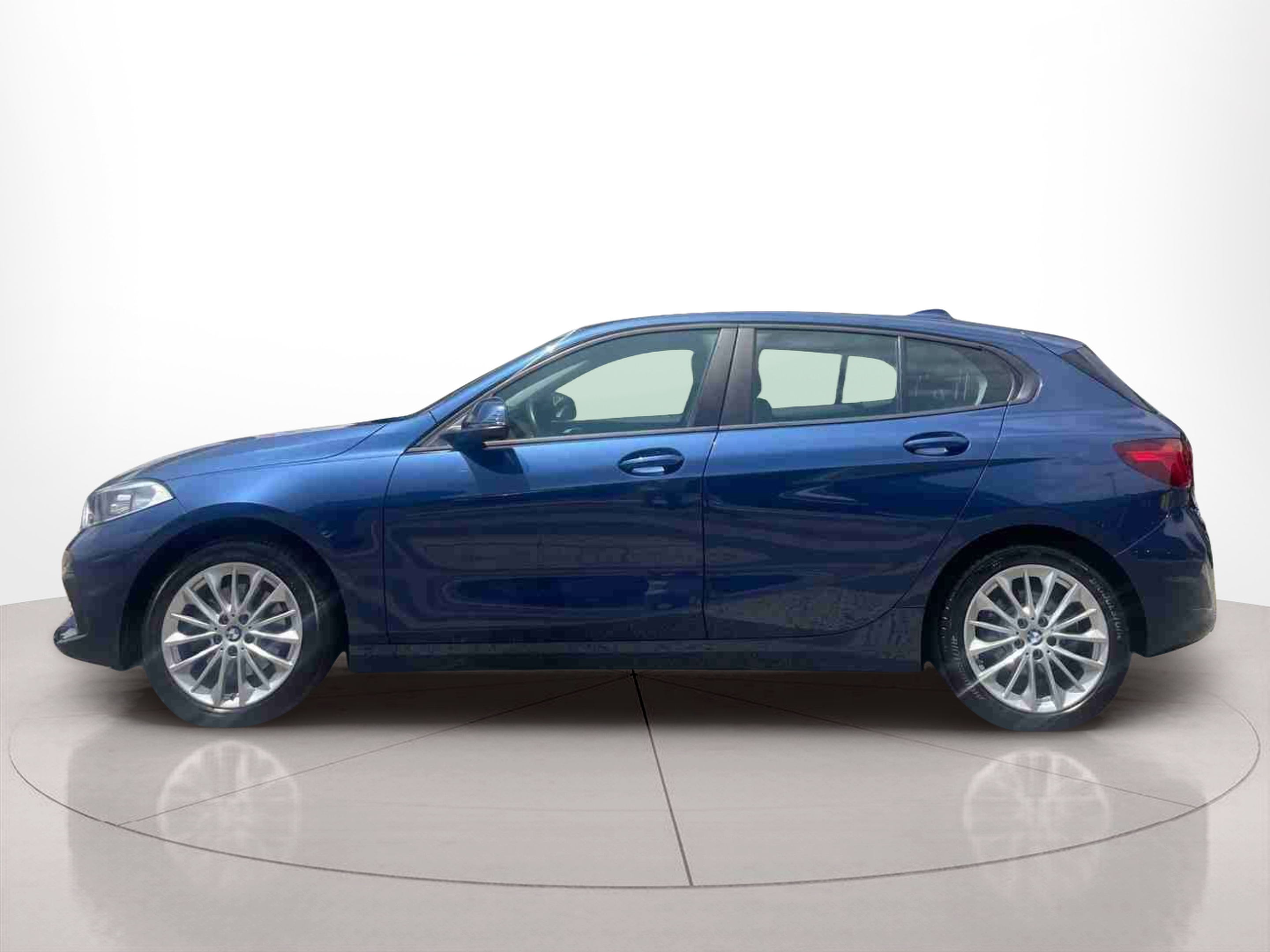 BMW Série 1 116d color Azul. Año 2021. 85KW(116CV). Diesel. En concesionario Santogal Santo Antão do Tojal de Loures
