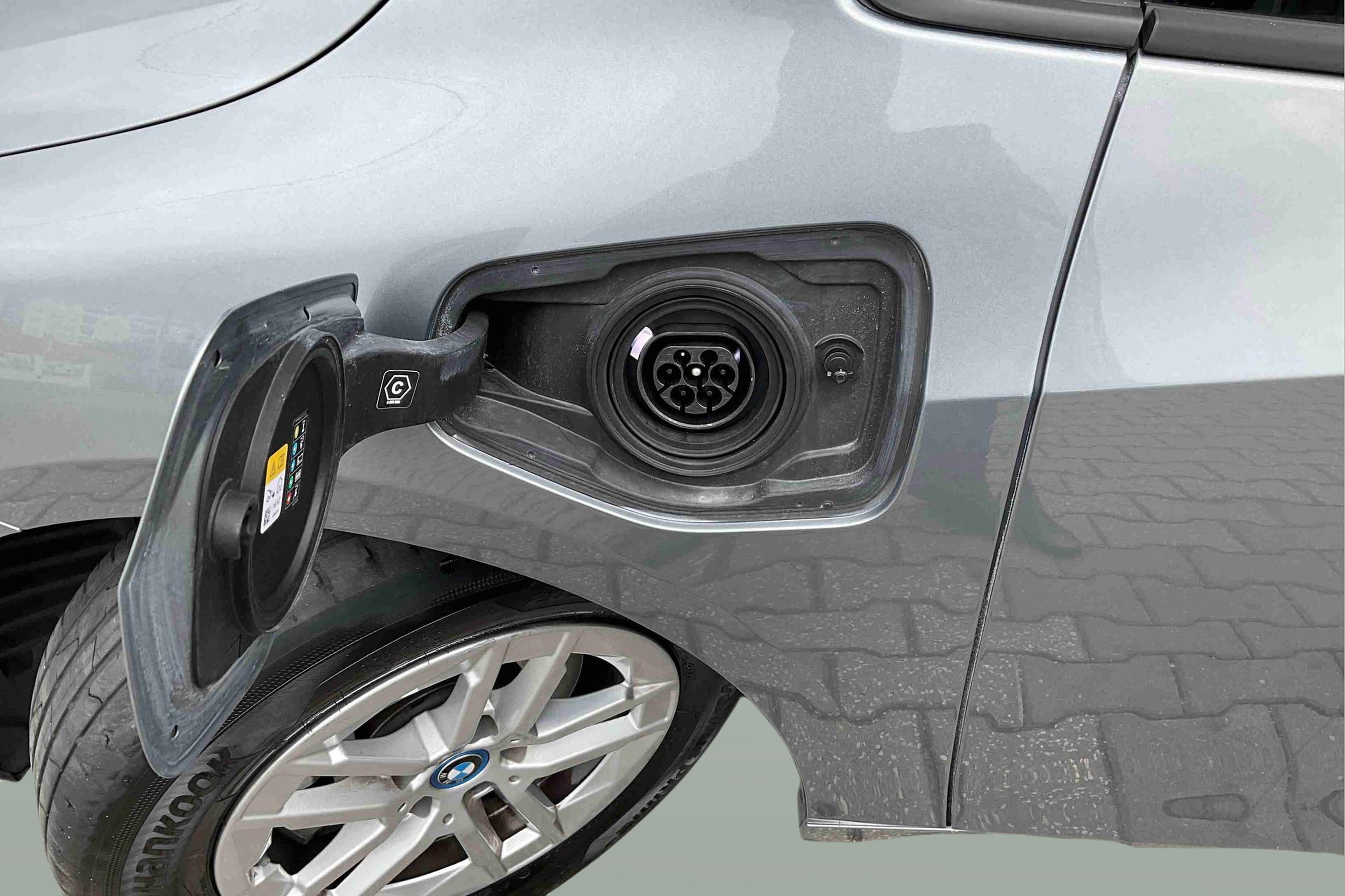 BMW Série 2 225xe Active Tourer color Gris. Año 2023. 180KW(245CV). Elétrico / Gasolina Híbrido. En concesionario Santogal Setúbal de Setúbal