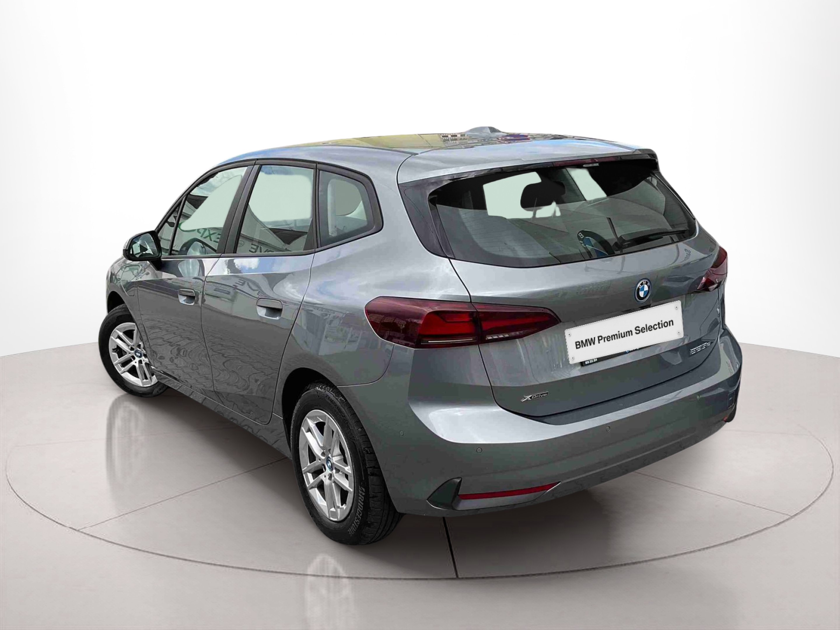 BMW Série 2 225xe Active Tourer color Gris. Año 2023. 180KW(245CV). Elétrico / Gasolina Híbrido. En concesionario Santogal Setúbal de Setúbal