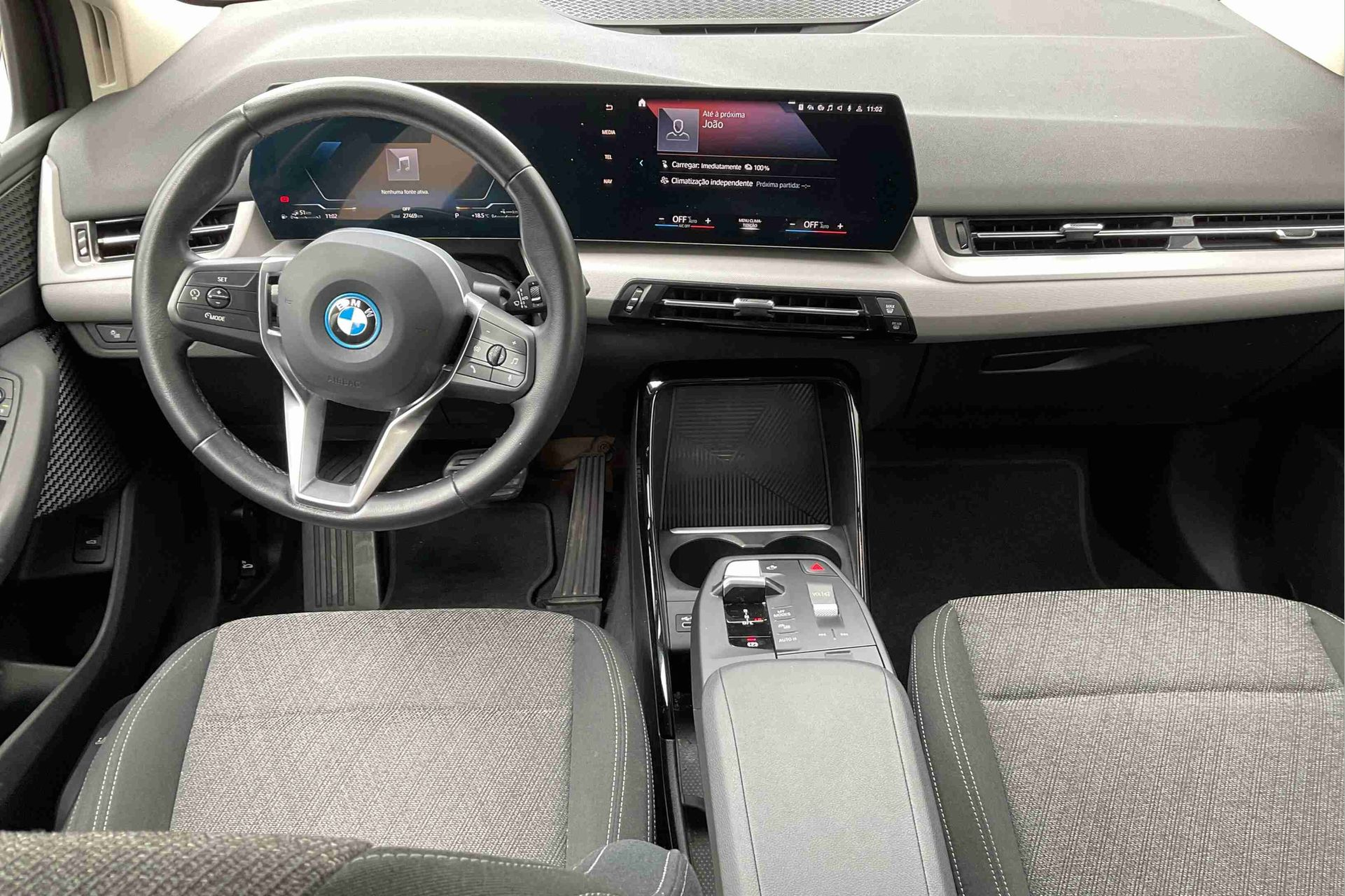 BMW Série 2 225xe Active Tourer color Gris. Año 2023. 180KW(245CV). Elétrico / Gasolina Híbrido. En concesionario Santogal Setúbal de Setúbal