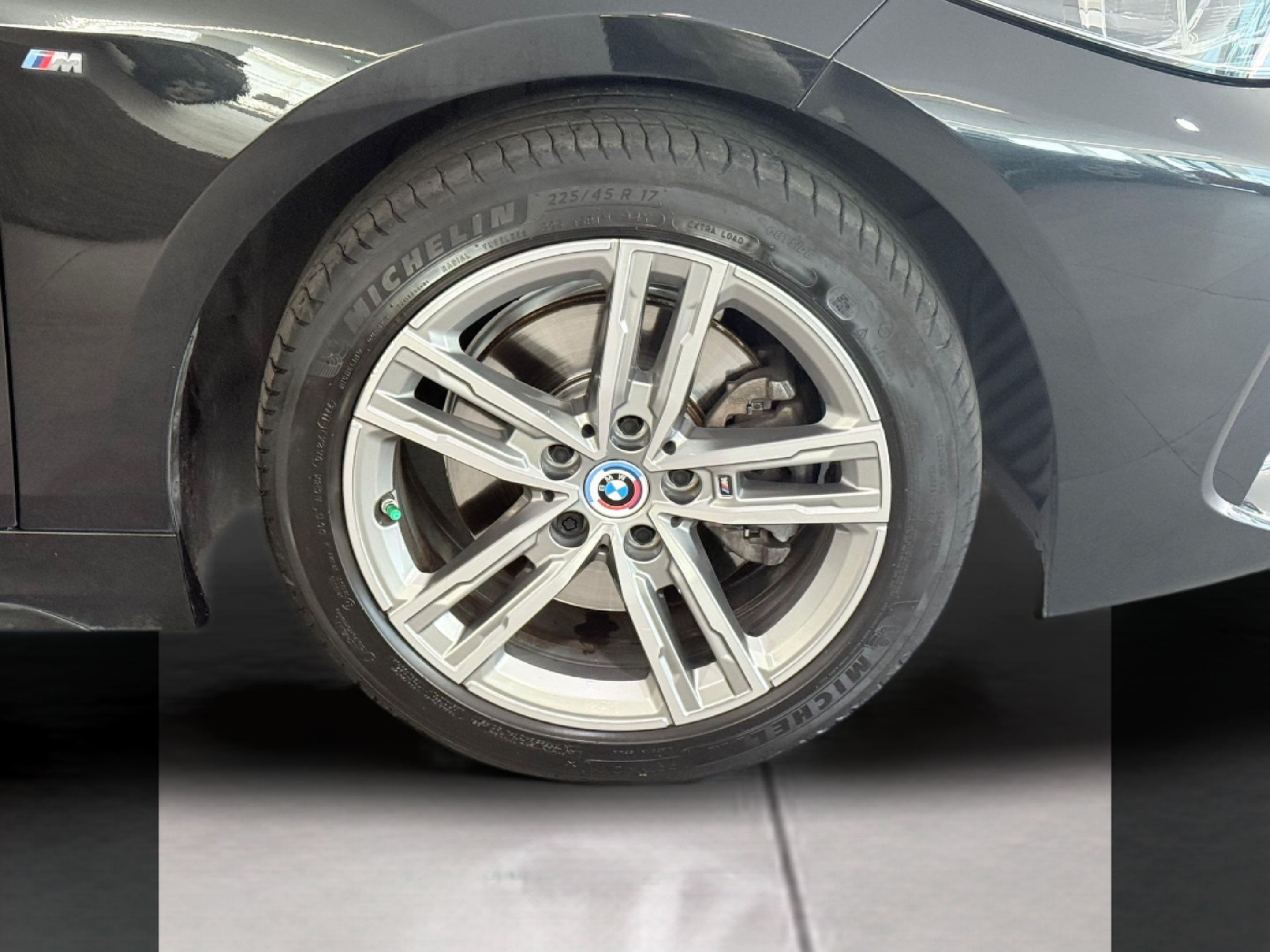 BMW Série 1 116d color Negro. Año 2022. 85KW(116CV). Diesel. En concesionario Santogal Carnaxide de Oeiras