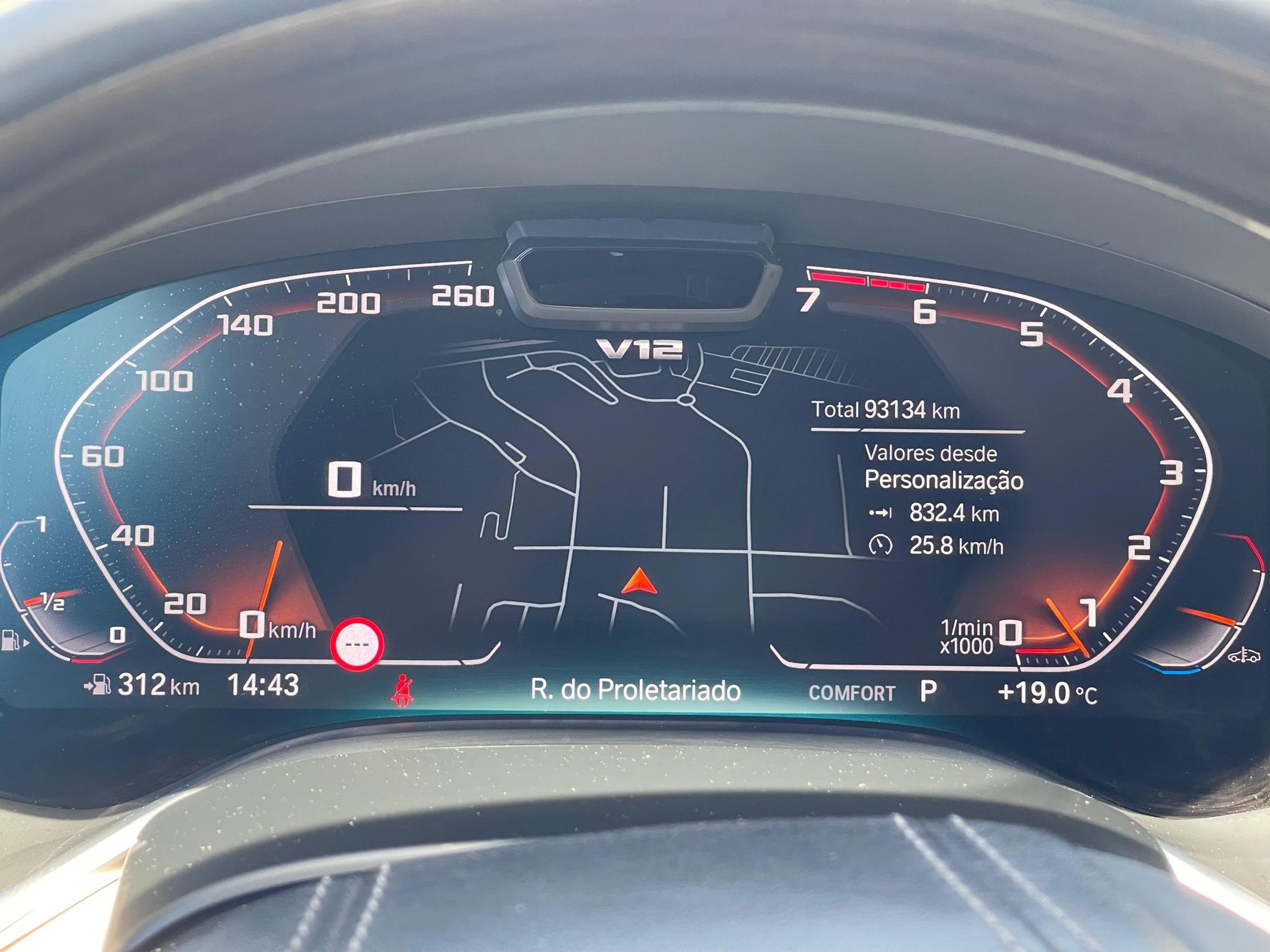 BMW Série 7 M760Li color Gris. Año 2019. 430KW(585CV). Gasolina. En concesionario Santogal Carnaxide de Oeiras
