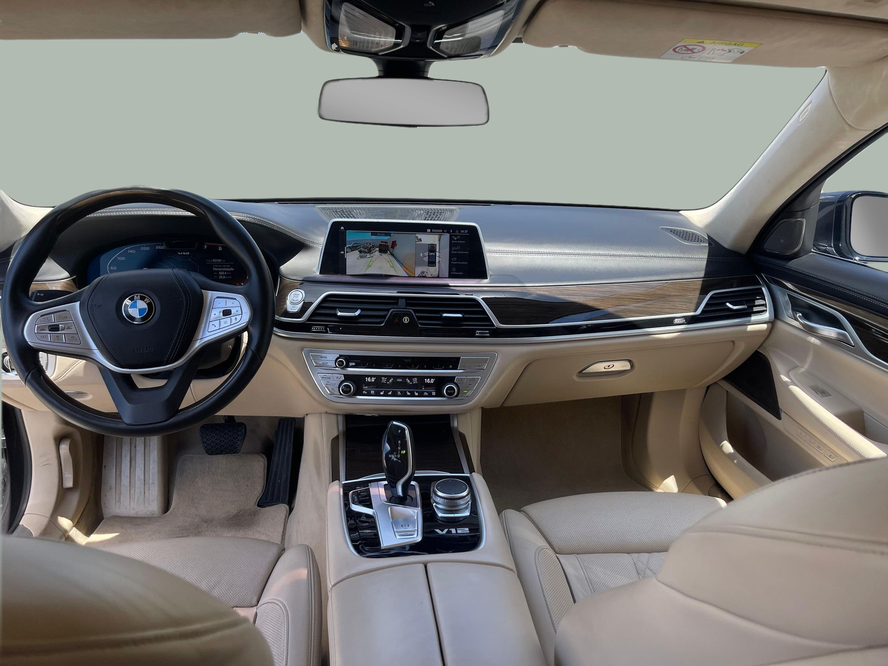 BMW Série 7 M760Li color Gris. Año 2019. 430KW(585CV). Gasolina. En concesionario Santogal Carnaxide de Oeiras