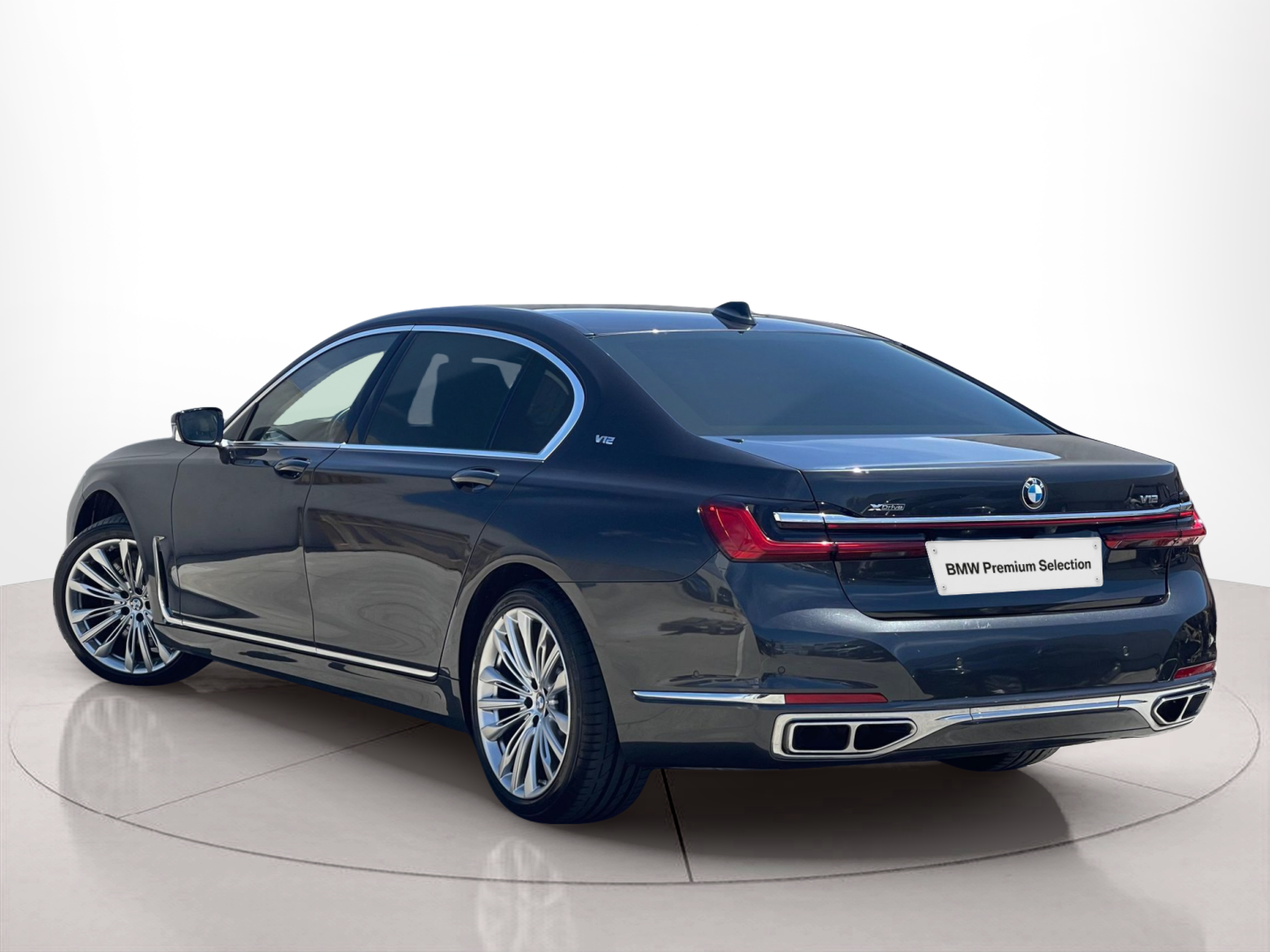 BMW Série 7 M760Li color Gris. Año 2019. 430KW(585CV). Gasolina. En concesionario Santogal Carnaxide de Oeiras