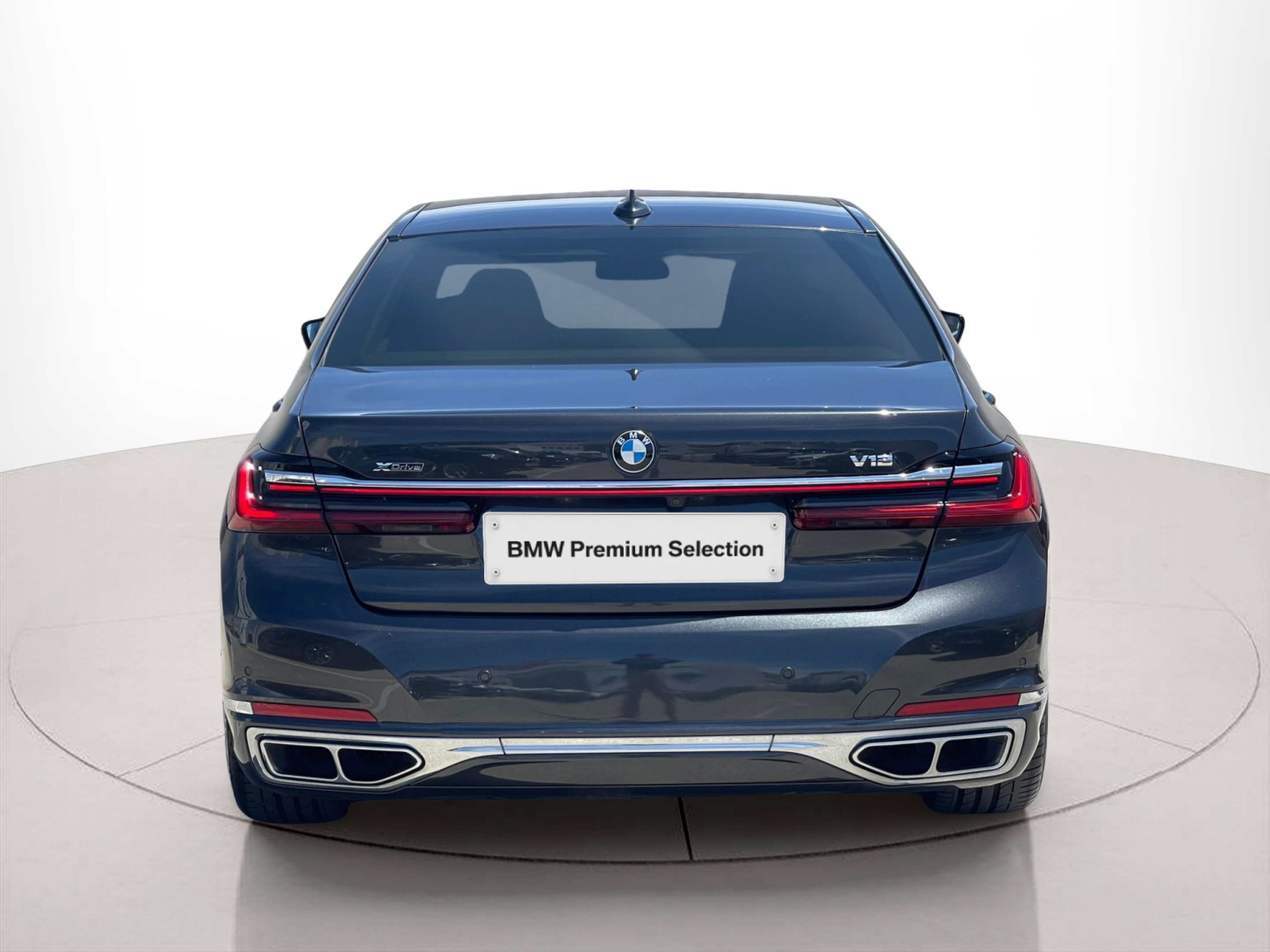 BMW Série 7 M760Li color Gris. Año 2019. 430KW(585CV). Gasolina. En concesionario Santogal Carnaxide de Oeiras