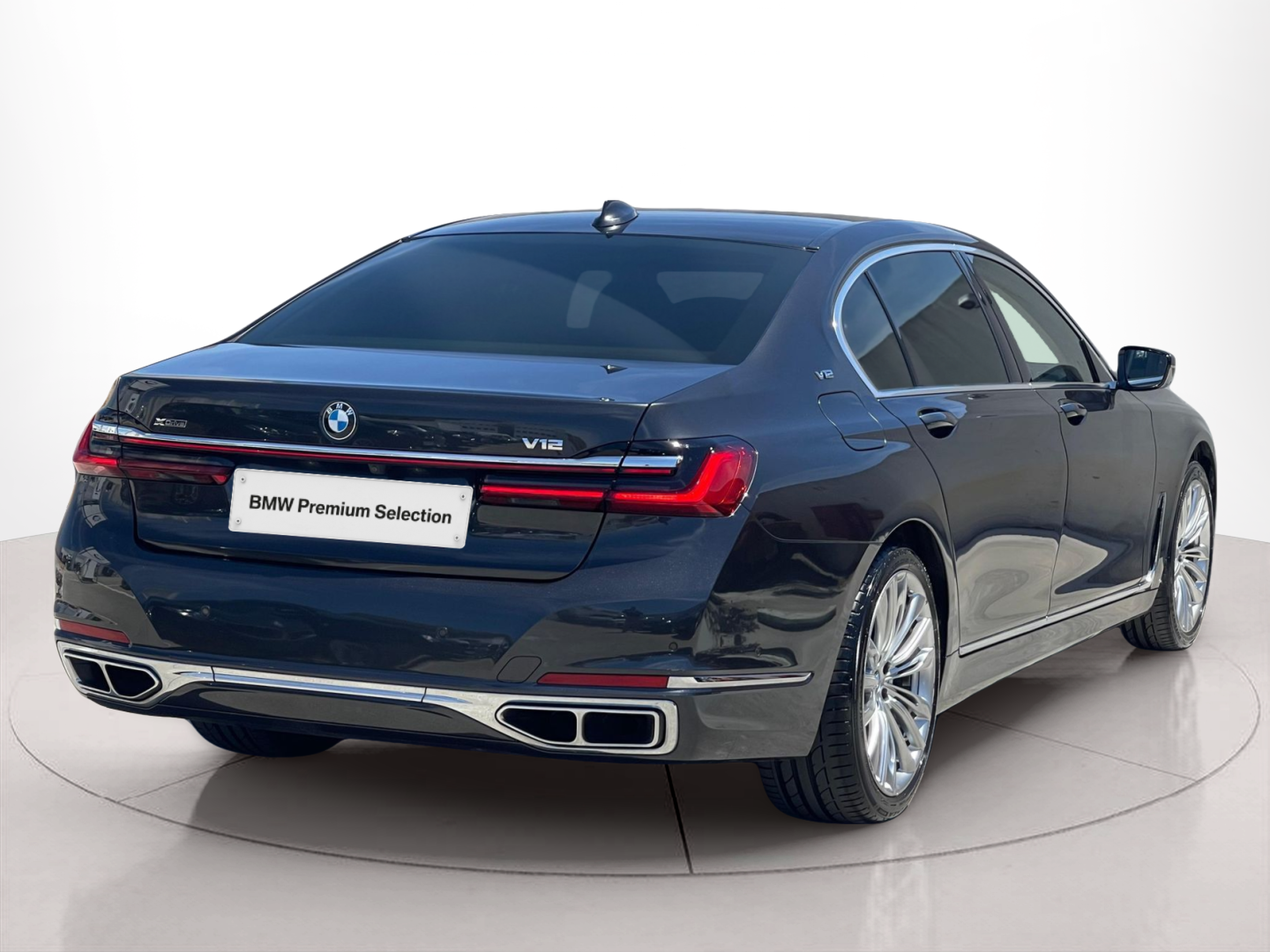 BMW Série 7 M760Li color Gris. Año 2019. 430KW(585CV). Gasolina. En concesionario Santogal Carnaxide de Oeiras