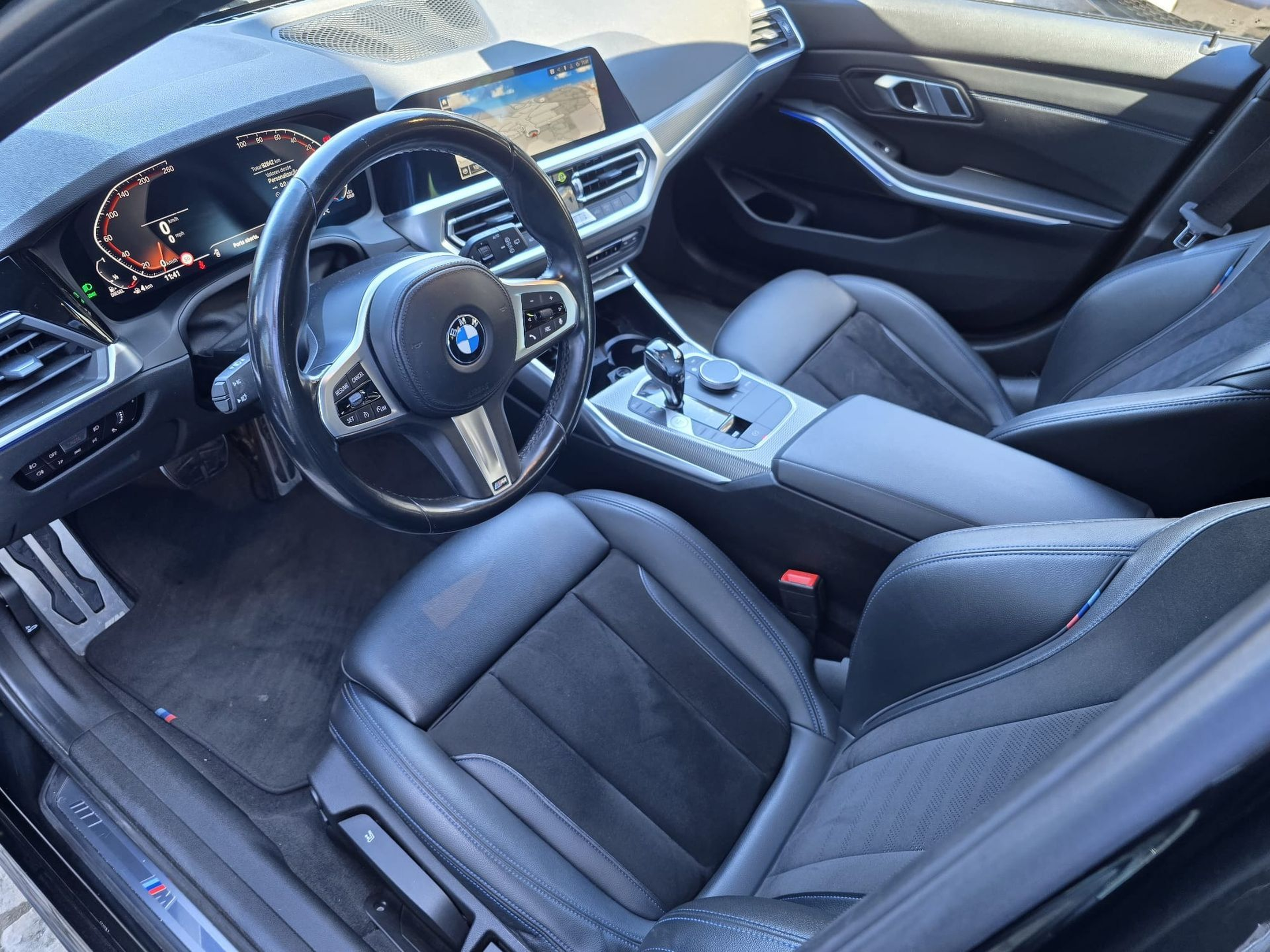 BMW Série 3 318d Touring color Negro. Año 2021. 110KW(150CV). Diesel. En concesionario Santogal Oeiras de Oeiras