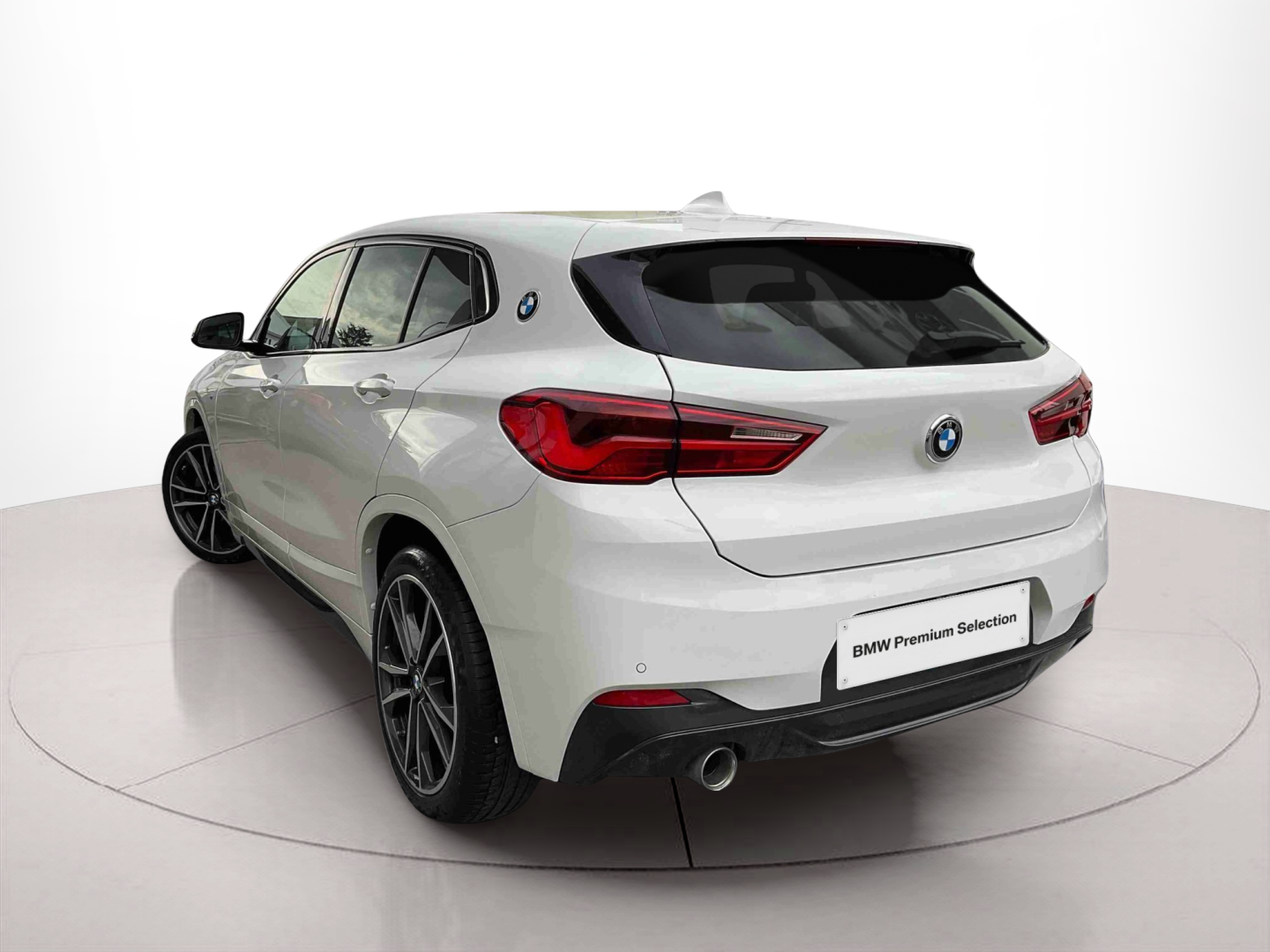 Fotos de BMW X2 sDrive16d color Blanco. Año 2019. 85KW(116CV). Diesel. En concesionario Santogal Setúbal de Setúbal