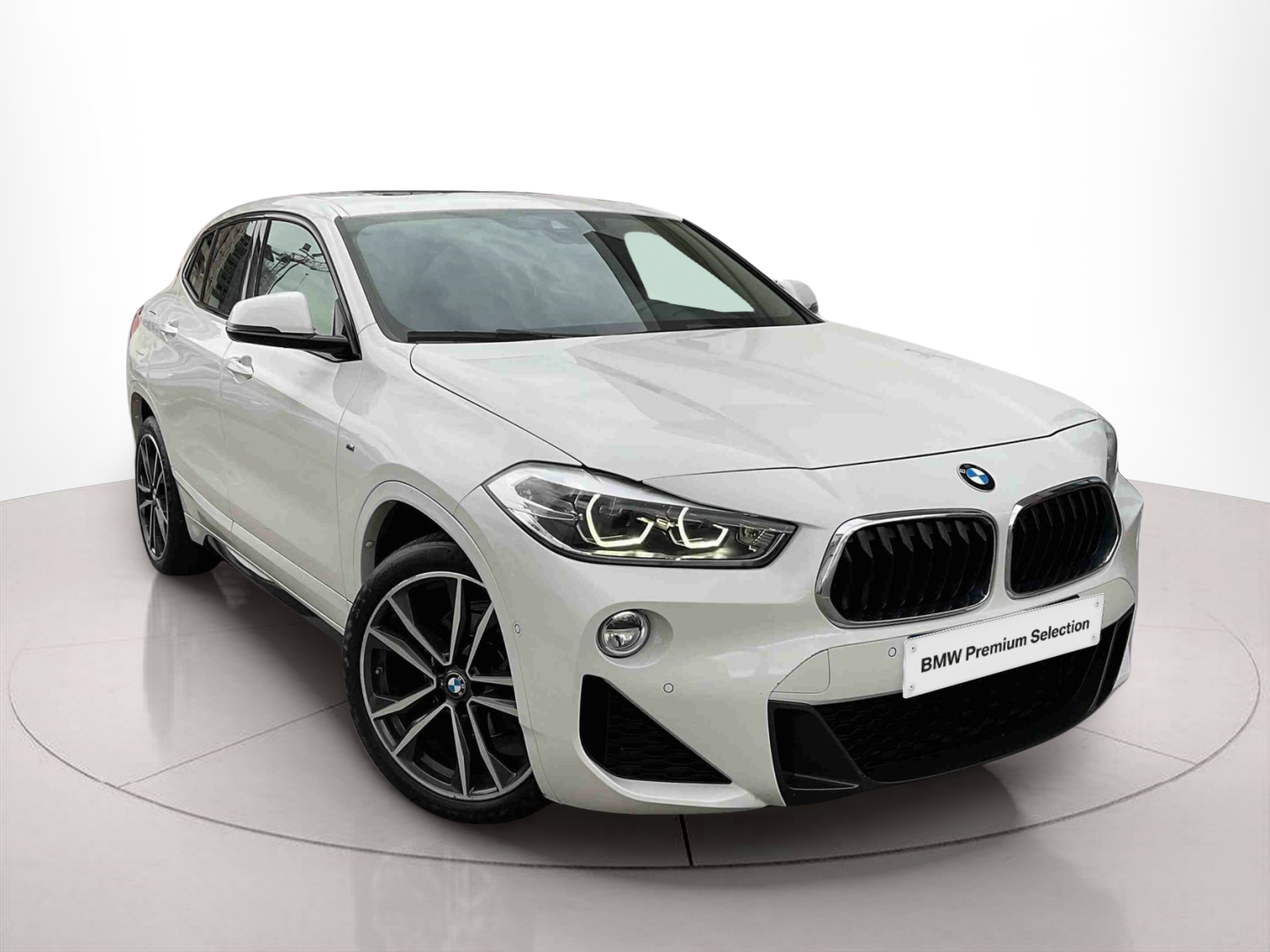 Fotos de BMW X2 sDrive16d color Blanco. Año 2019. 85KW(116CV). Diesel. En concesionario Santogal Setúbal de Setúbal