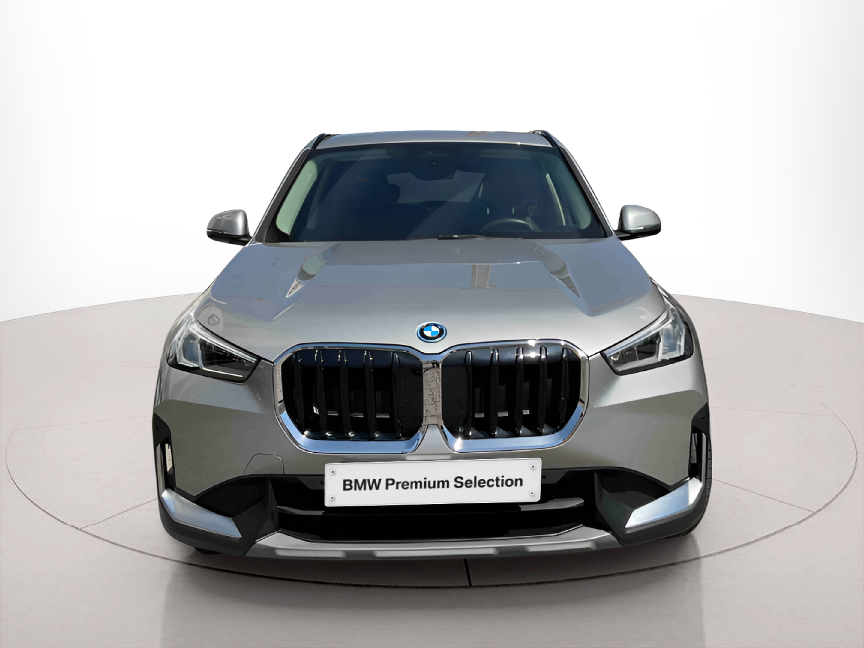 Fotos de BMW X1 xDrive25e color Gris Plata. Año 2024. 180KW(245CV). Elétrico / Gasolina Híbrido. En concesionario Santogal Setúbal de Setúbal