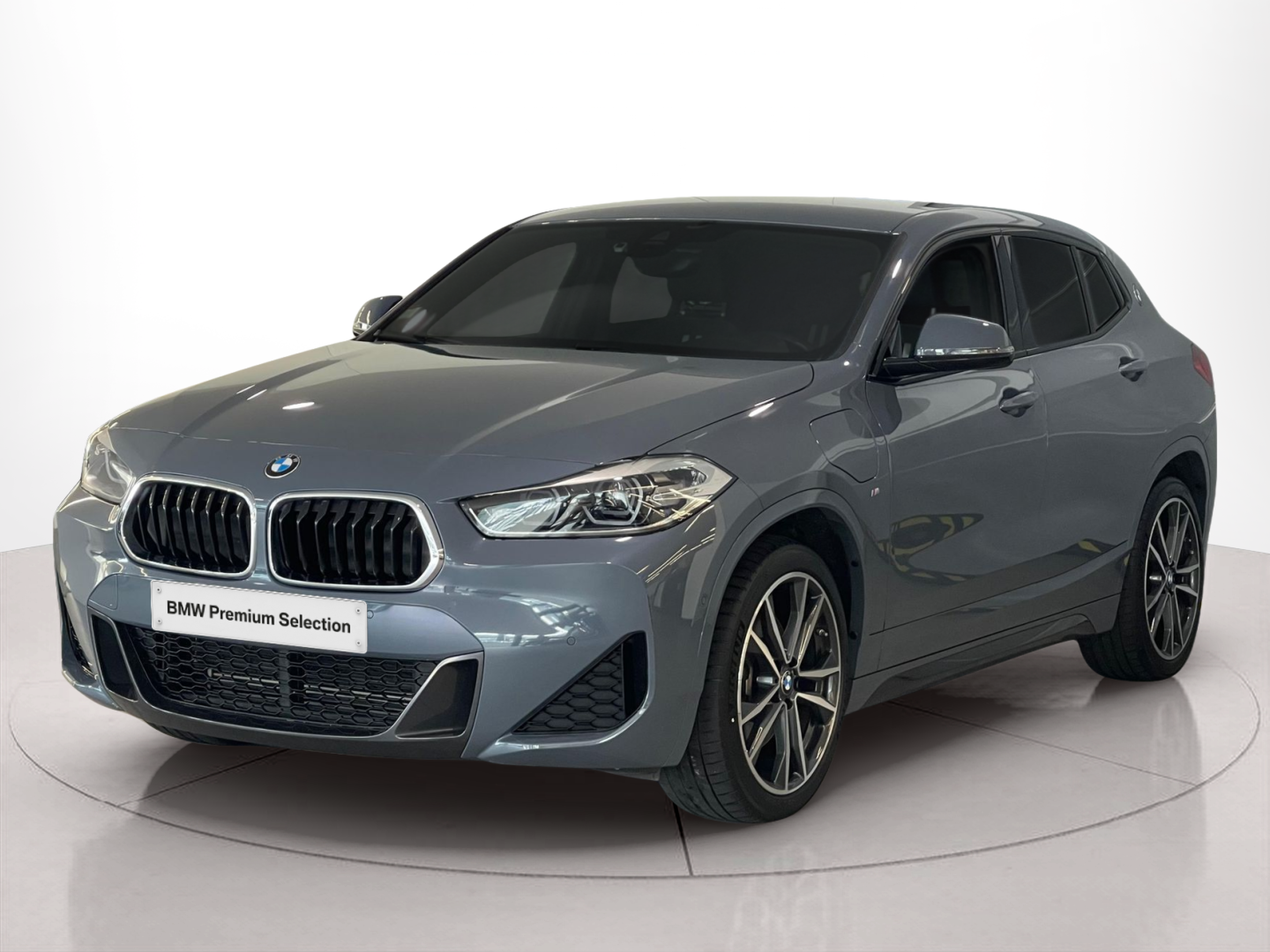 Fotos de BMW X2 xDrive25e color Gris. Año 2021. 162KW(220CV). Elétrico / Gasolina Híbrido. En concesionario Santogal Carnaxide de Oeiras