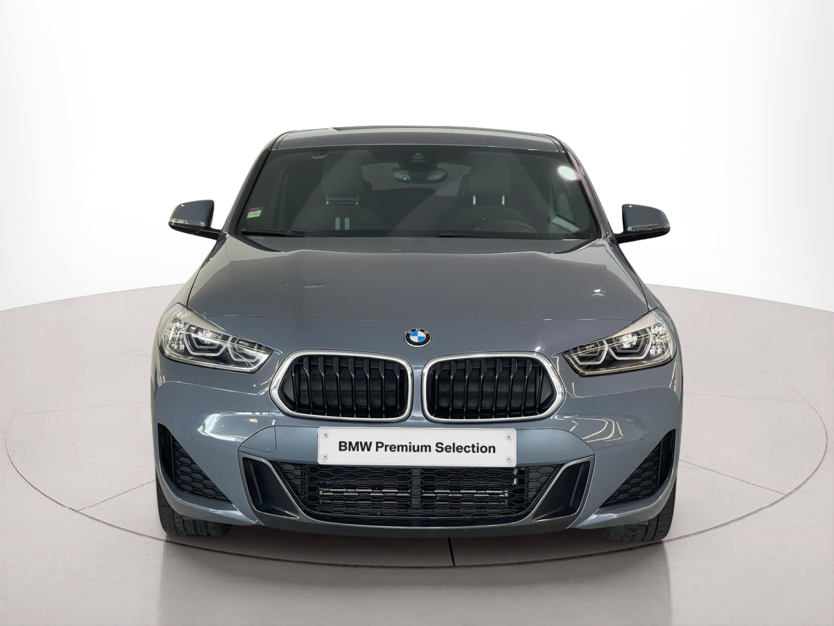 Fotos de BMW X2 xDrive25e color Gris. Año 2021. 162KW(220CV). Elétrico / Gasolina Híbrido. En concesionario Santogal Carnaxide de Oeiras