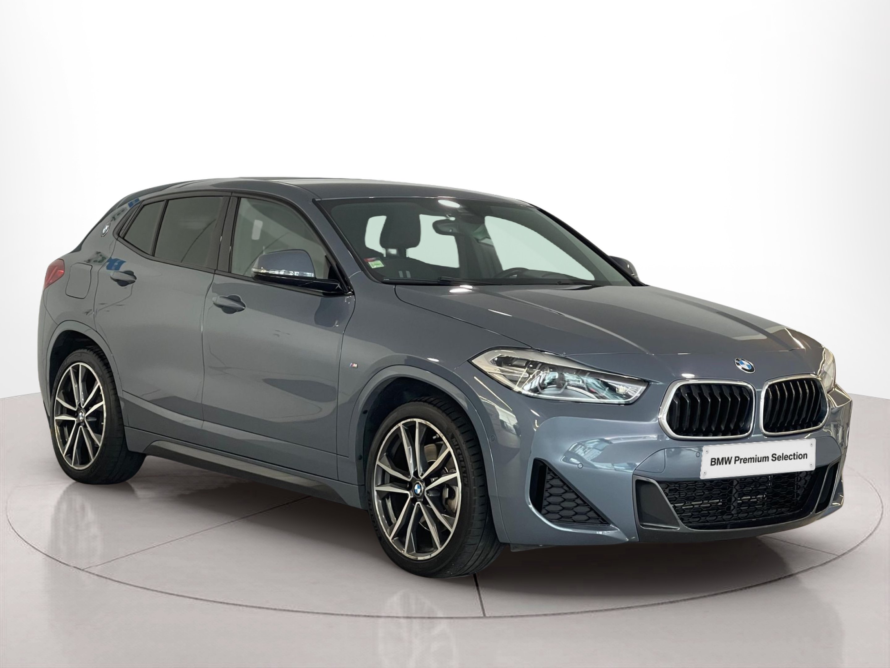 Fotos de BMW X2 xDrive25e color Gris. Año 2021. 162KW(220CV). Elétrico / Gasolina Híbrido. En concesionario Santogal Carnaxide de Oeiras