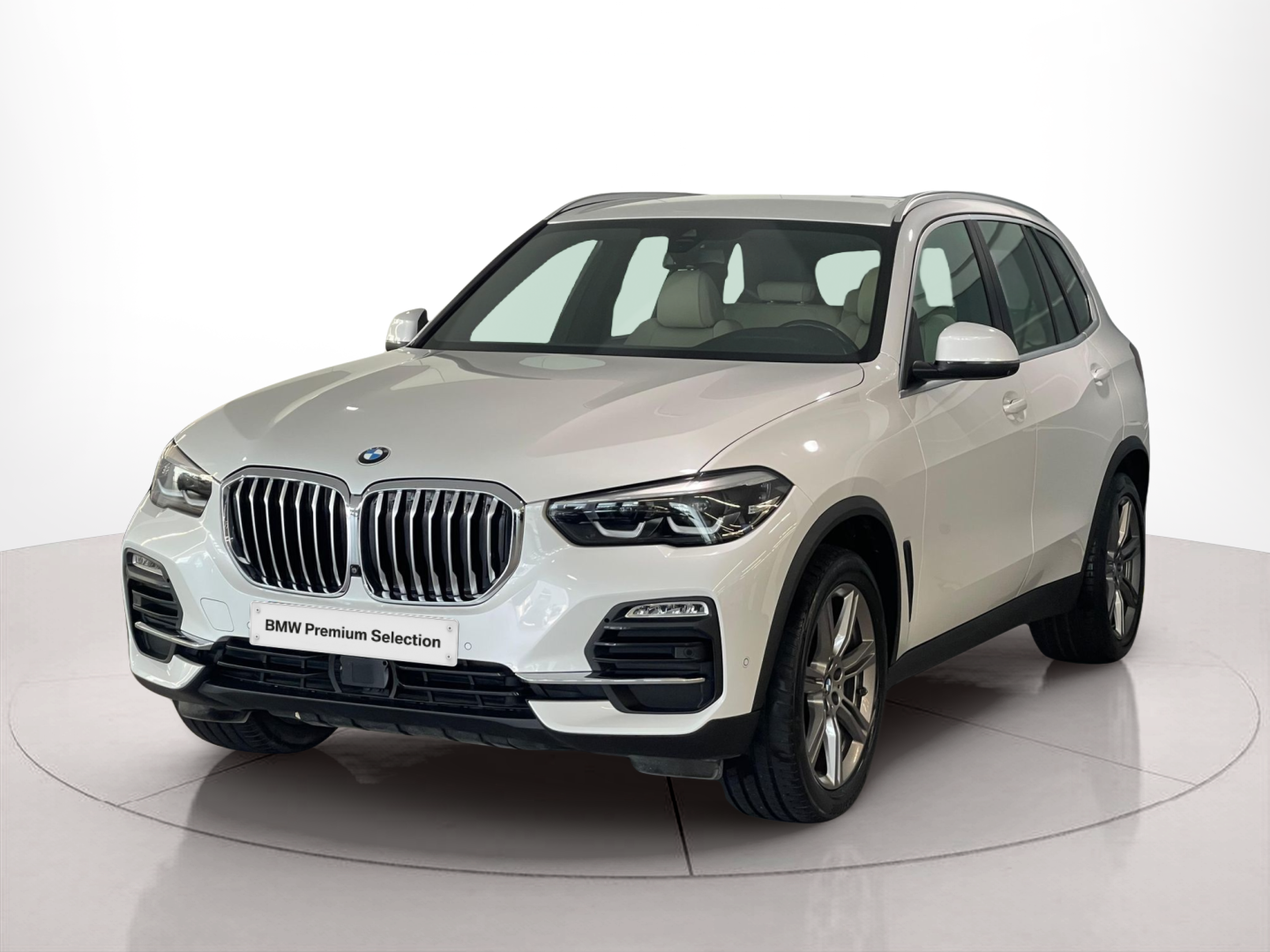 Fotos de BMW X5 xDrive30d color Blanco. Año 2020. 210KW(286CV). Diesel. En concesionario Santogal Carnaxide de Oeiras
