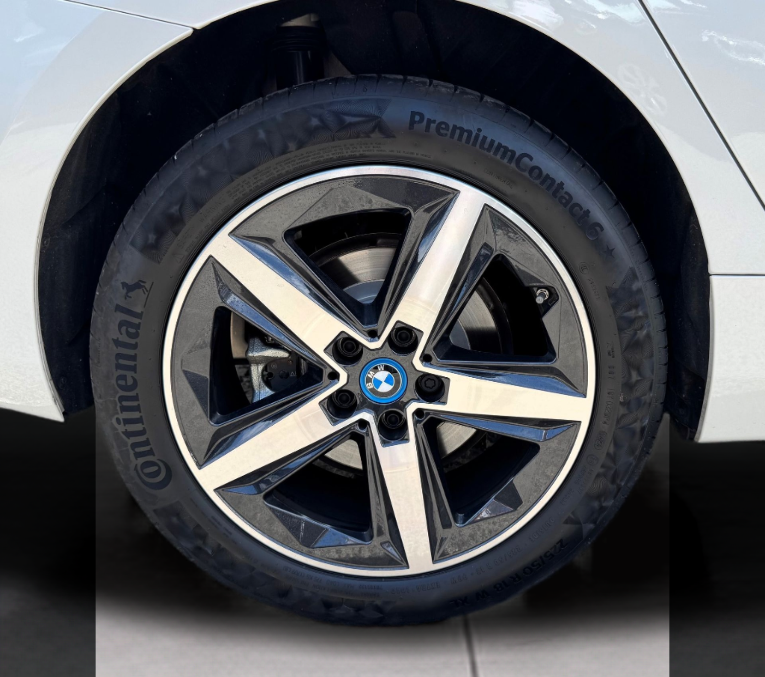 BMW Série 2 225xe Active Tourer color Blanco. Año 2024. 180KW(245CV). Elétrico / Diesel Híbrido. En concesionario Santogal Oeiras de Oeiras