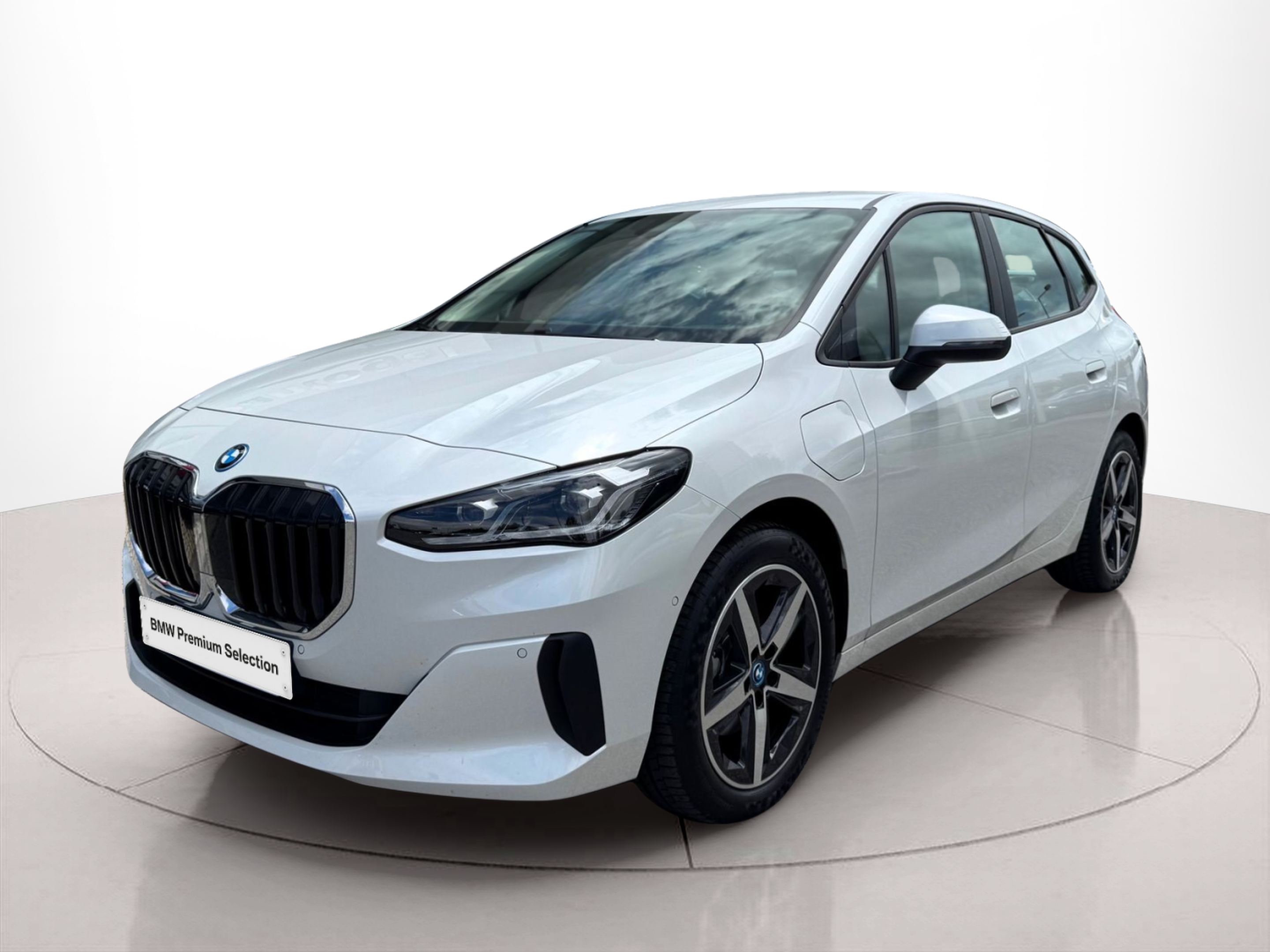Fotos de BMW Série 2 225xe Active Tourer color Blanco. Año 2024. 180KW(245CV). Elétrico / Diesel Híbrido. En concesionario Santogal Oeiras de Oeiras