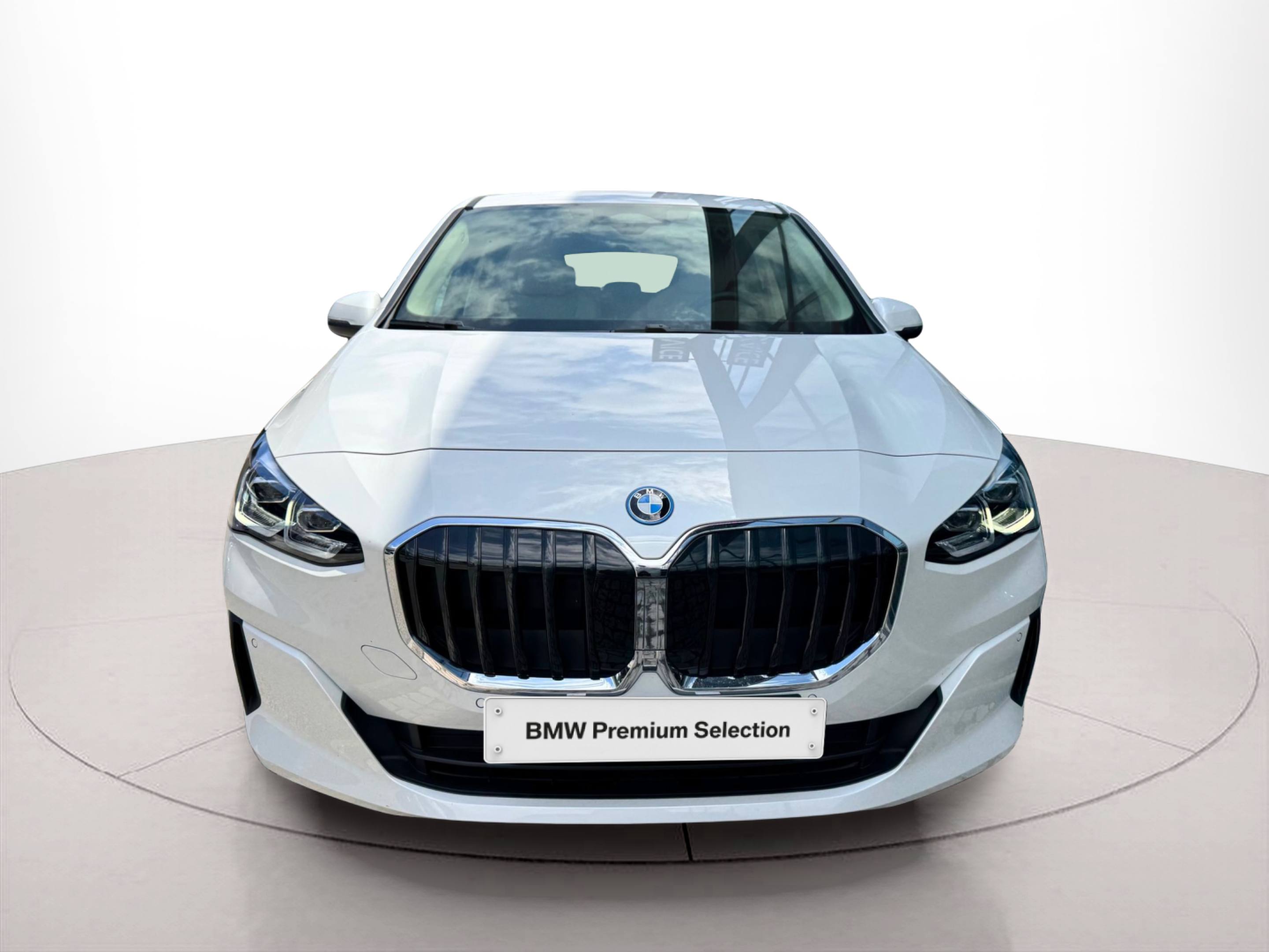 Fotos de BMW Série 2 225xe Active Tourer color Blanco. Año 2024. 180KW(245CV). Elétrico / Diesel Híbrido. En concesionario Santogal Oeiras de Oeiras