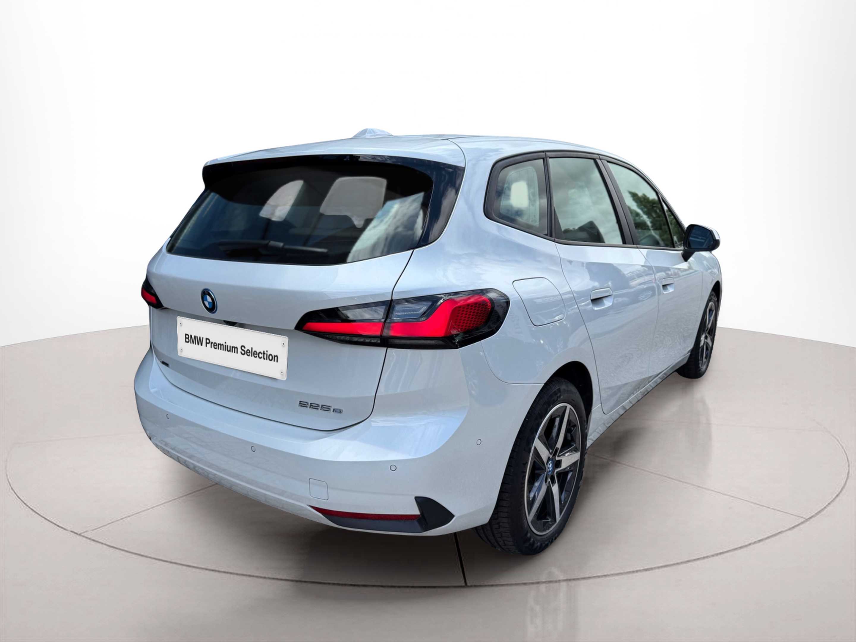 BMW Série 2 225xe Active Tourer color Blanco. Año 2024. 180KW(245CV). Elétrico / Diesel Híbrido. En concesionario Santogal Oeiras de Oeiras