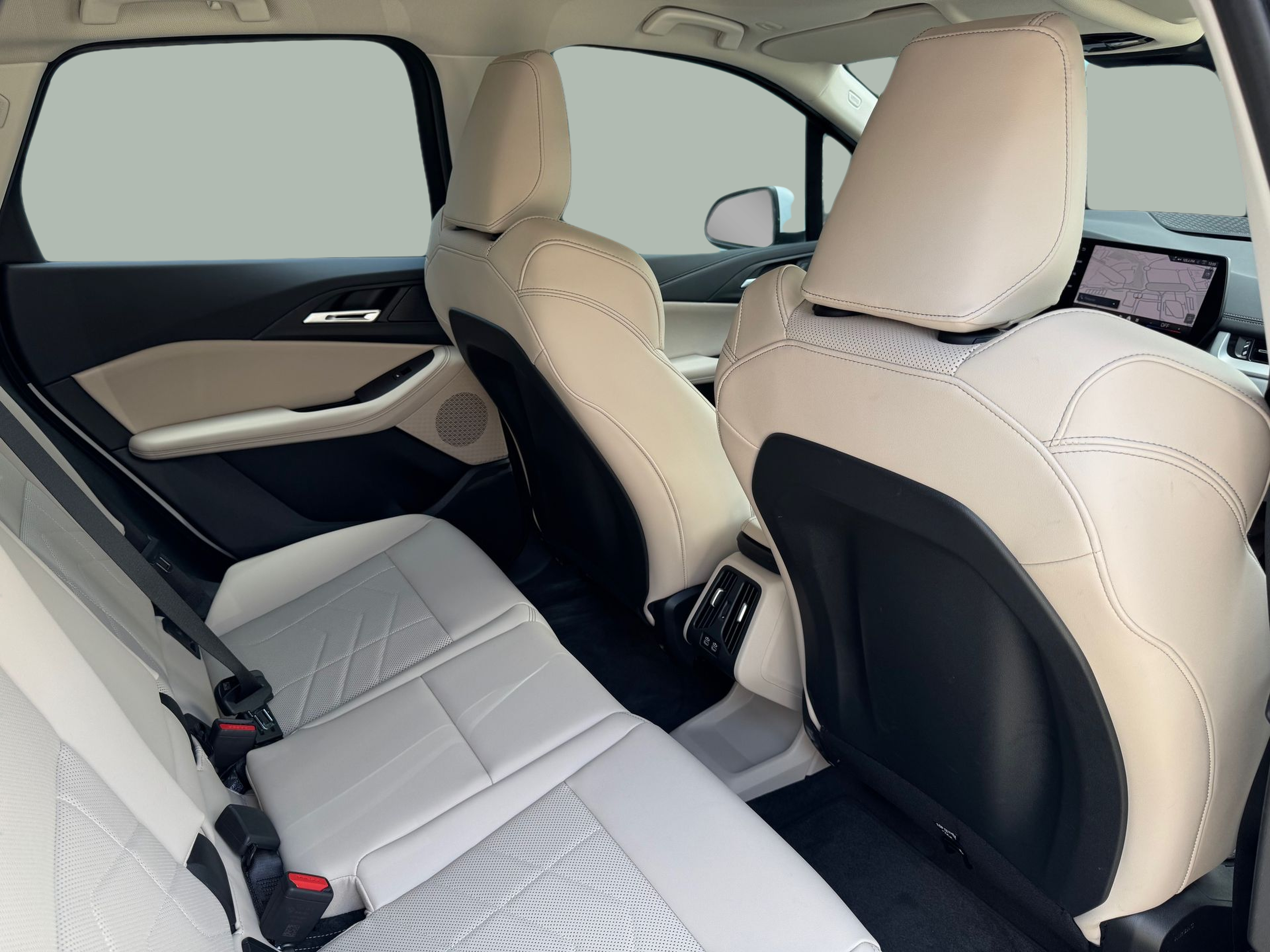 BMW Série 2 225xe Active Tourer color Blanco. Año 2024. 180KW(245CV). Elétrico / Diesel Híbrido. En concesionario Santogal Oeiras de Oeiras