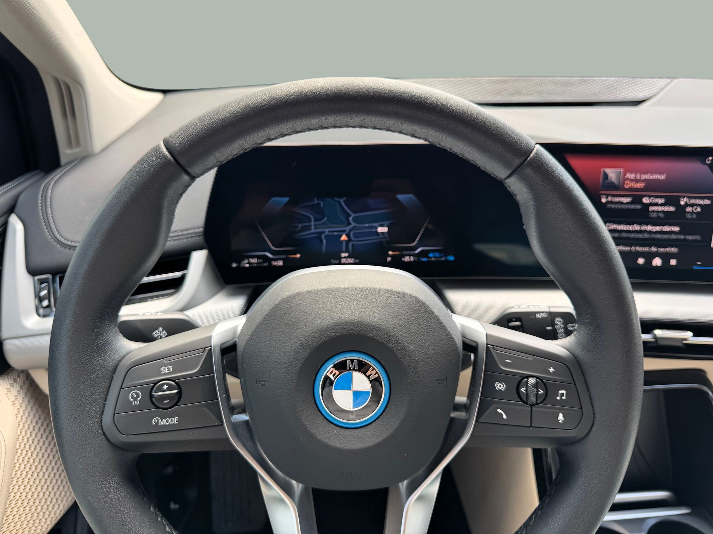 BMW Série 2 225xe Active Tourer color Blanco. Año 2024. 180KW(245CV). Elétrico / Diesel Híbrido. En concesionario Santogal Oeiras de Oeiras