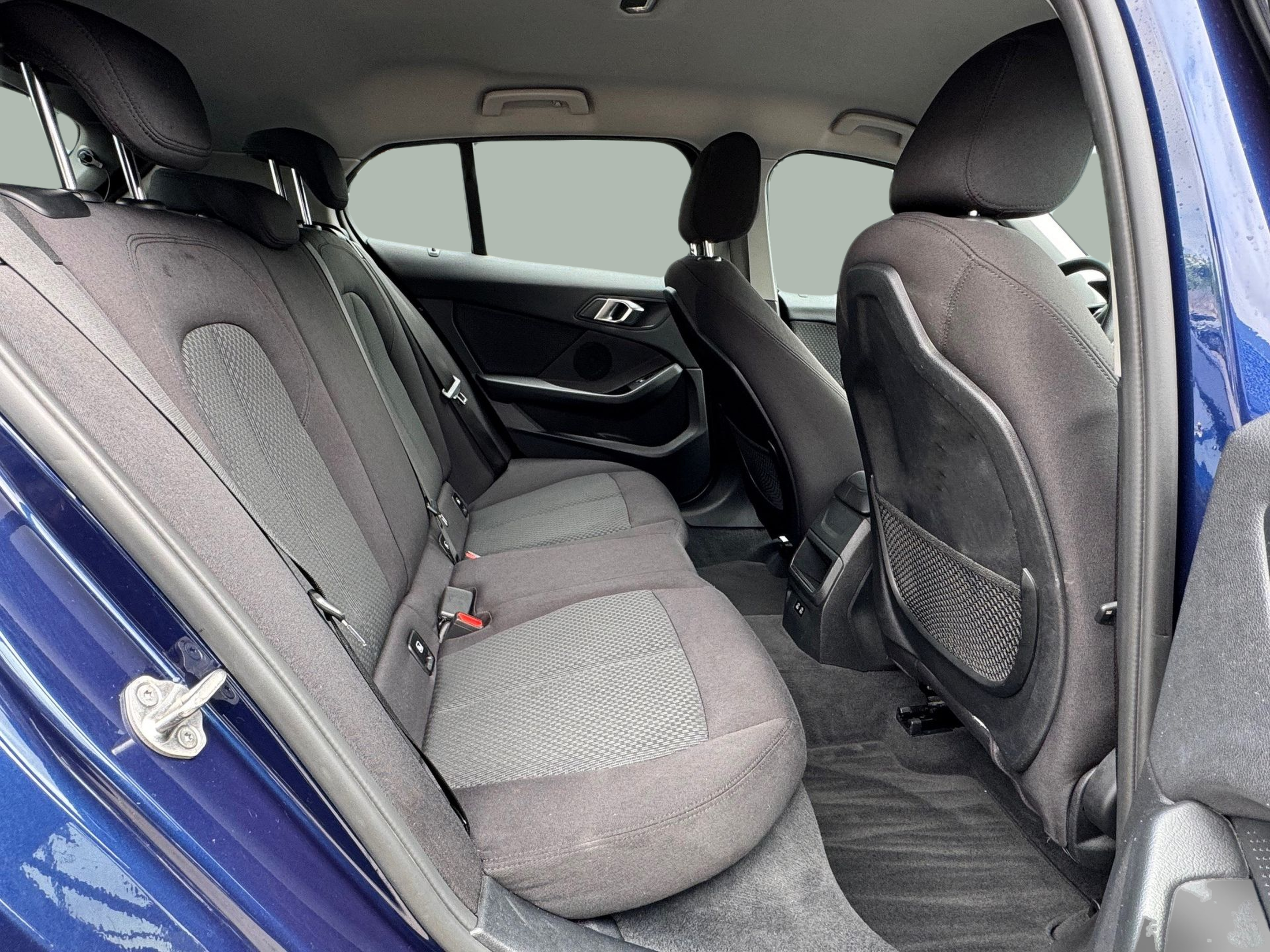 BMW Série 1 116d color Azul. Año 2020. 85KW(116CV). Diesel. En concesionario Santogal Oeiras de Oeiras