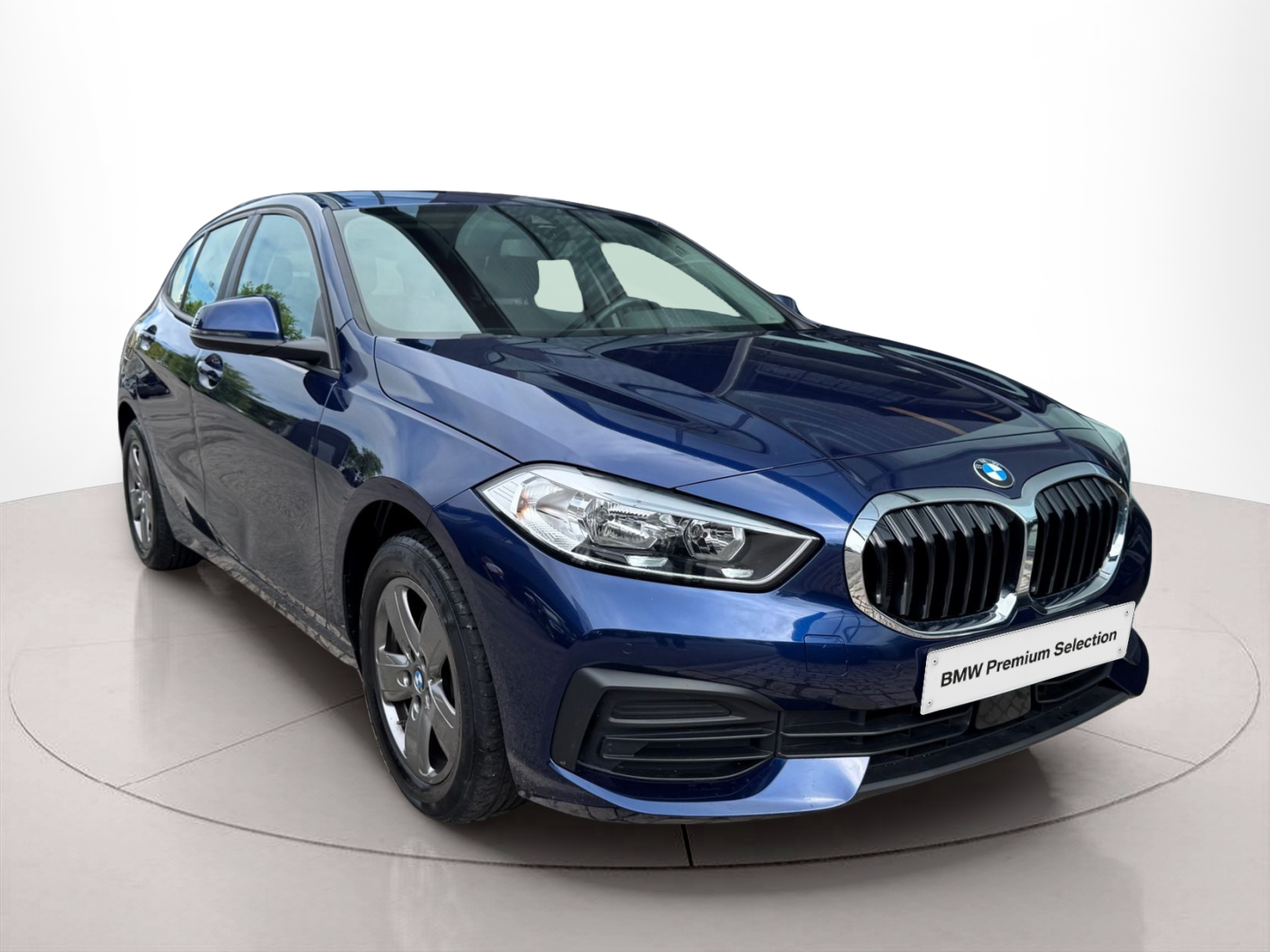 Fotos de BMW Série 1 116d color Azul. Año 2020. 85KW(116CV). Diesel. En concesionario Santogal Oeiras de Oeiras