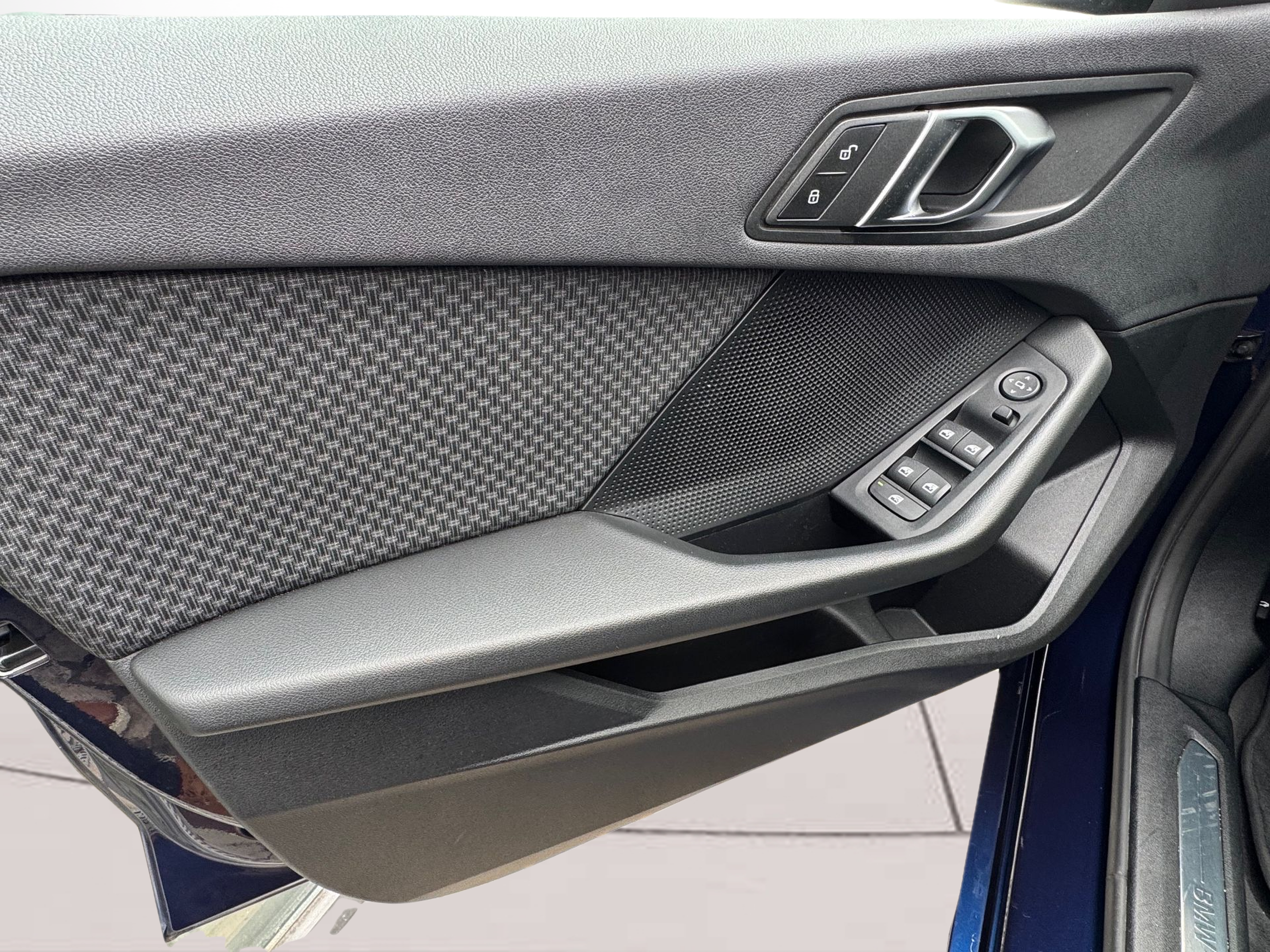 BMW Série 1 116d color Azul. Año 2020. 85KW(116CV). Diesel. En concesionario Santogal Oeiras de Oeiras