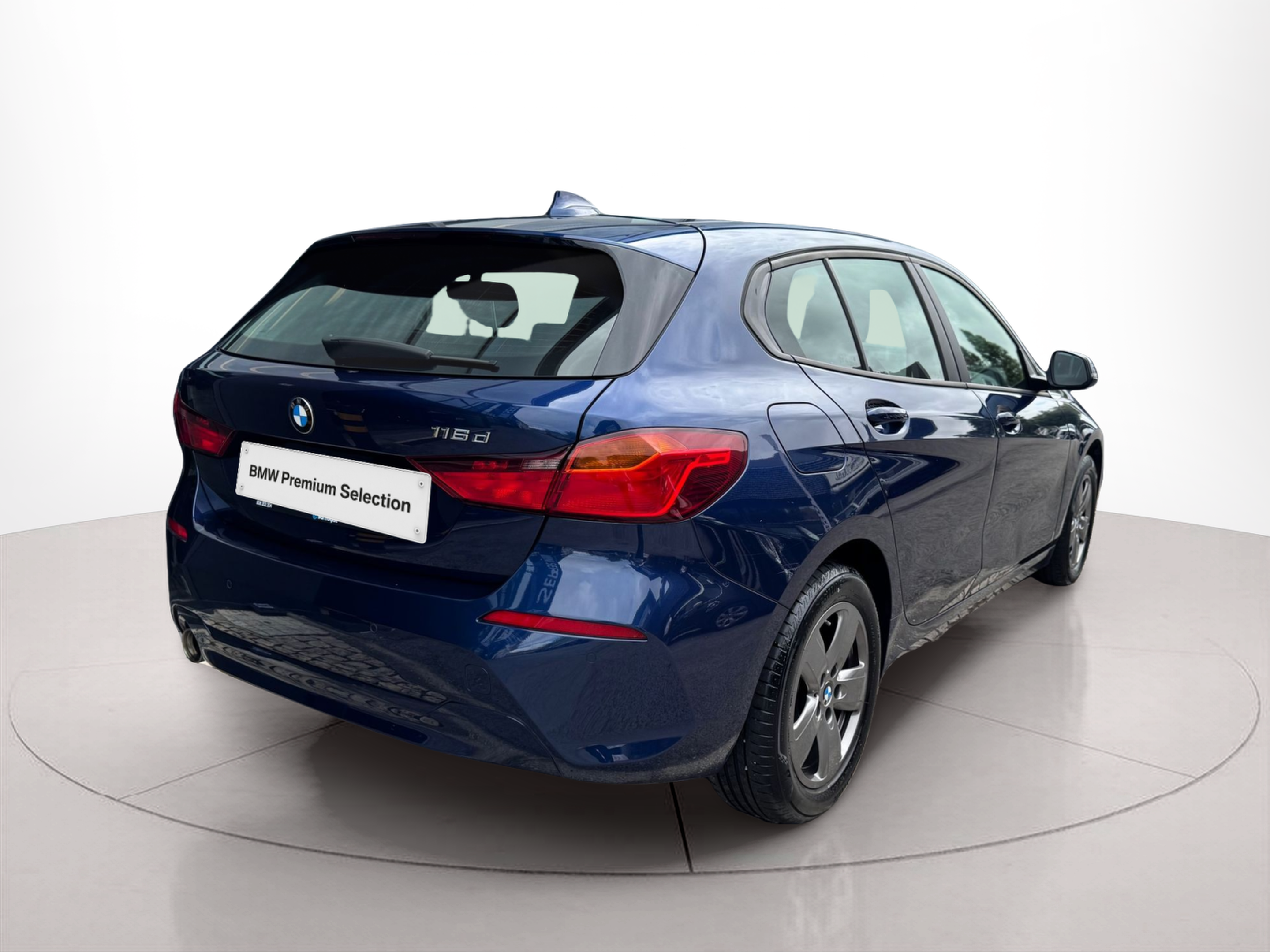 BMW Série 1 116d color Azul. Año 2020. 85KW(116CV). Diesel. En concesionario Santogal Oeiras de Oeiras