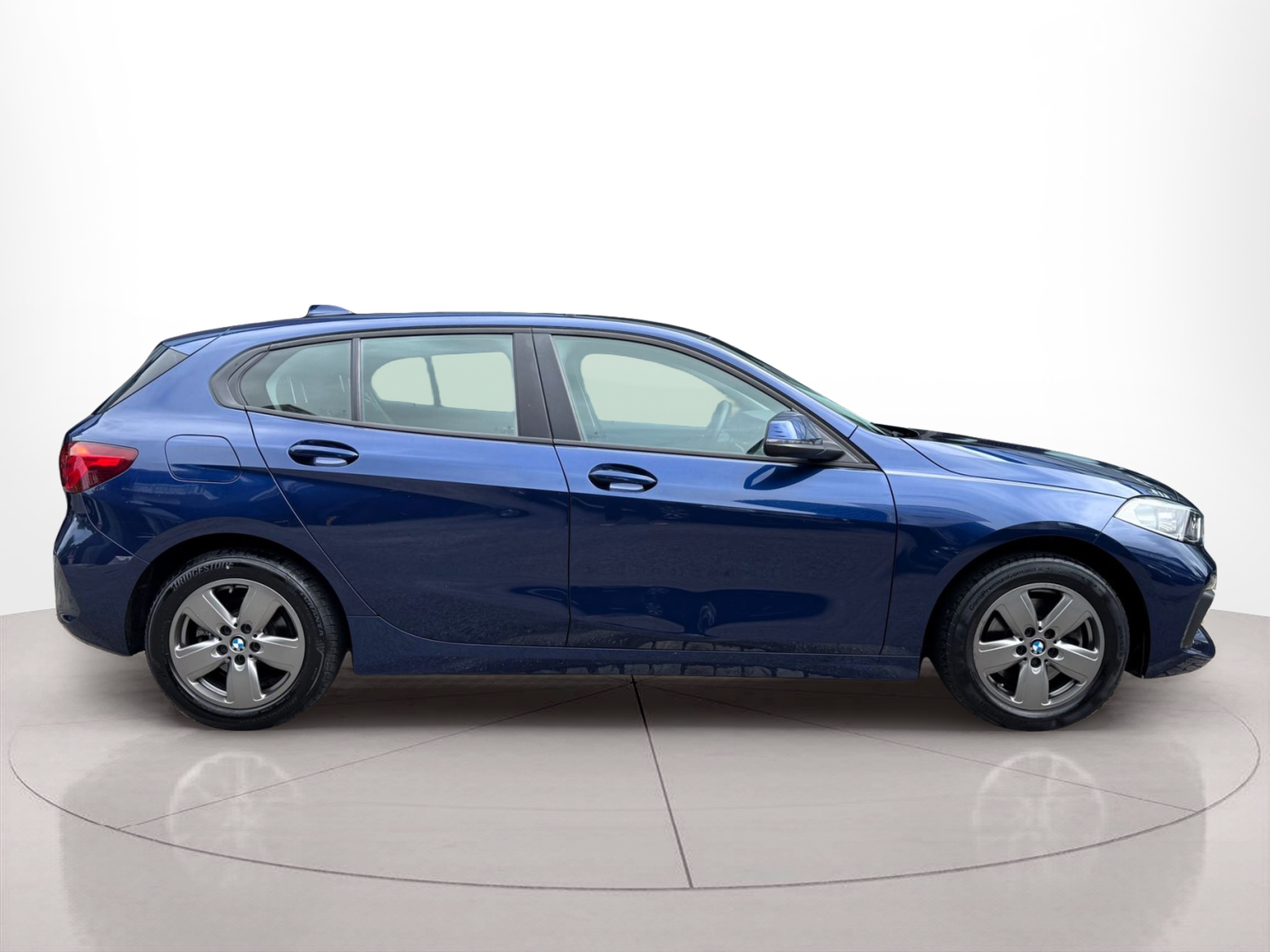 BMW Série 1 116d color Azul. Año 2020. 85KW(116CV). Diesel. En concesionario Santogal Oeiras de Oeiras