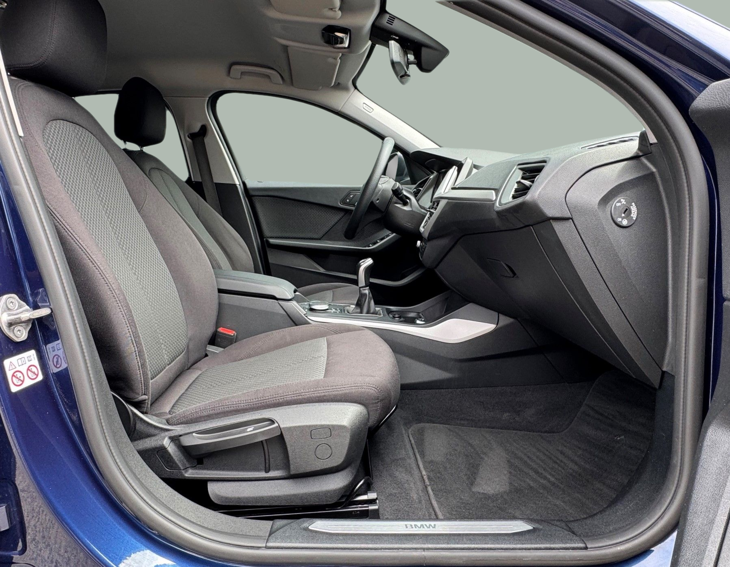 BMW Série 1 116d color Azul. Año 2020. 85KW(116CV). Diesel. En concesionario Santogal Oeiras de Oeiras