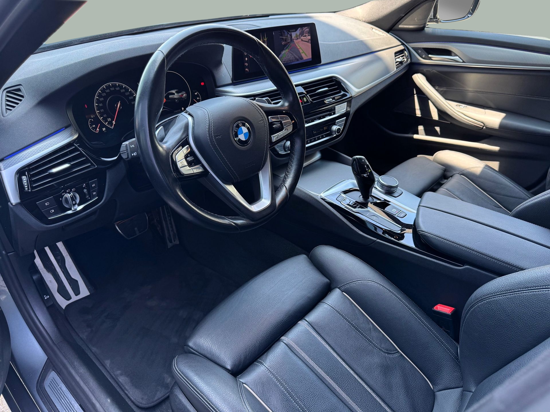 BMW Série 5 530e Berlina color Azul. Año 2019. 185KW(252CV). Elétrico / Gasolina Híbrido. En concesionario Santogal Oeiras de Oeiras