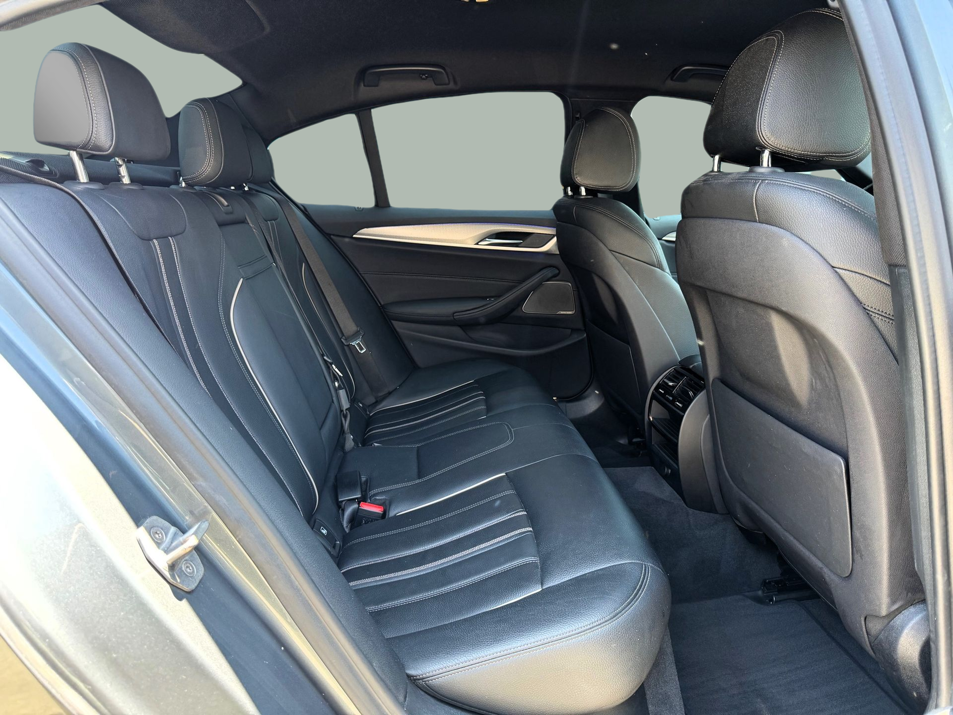 BMW Série 5 530e Berlina color Azul. Año 2019. 185KW(252CV). Elétrico / Gasolina Híbrido. En concesionario Santogal Oeiras de Oeiras