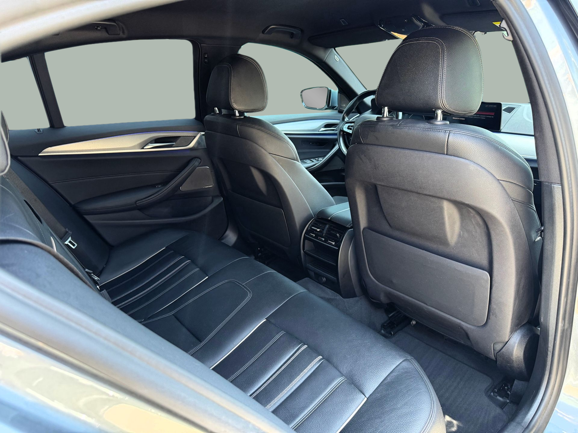 BMW Série 5 530e Berlina color Azul. Año 2019. 185KW(252CV). Elétrico / Gasolina Híbrido. En concesionario Santogal Oeiras de Oeiras