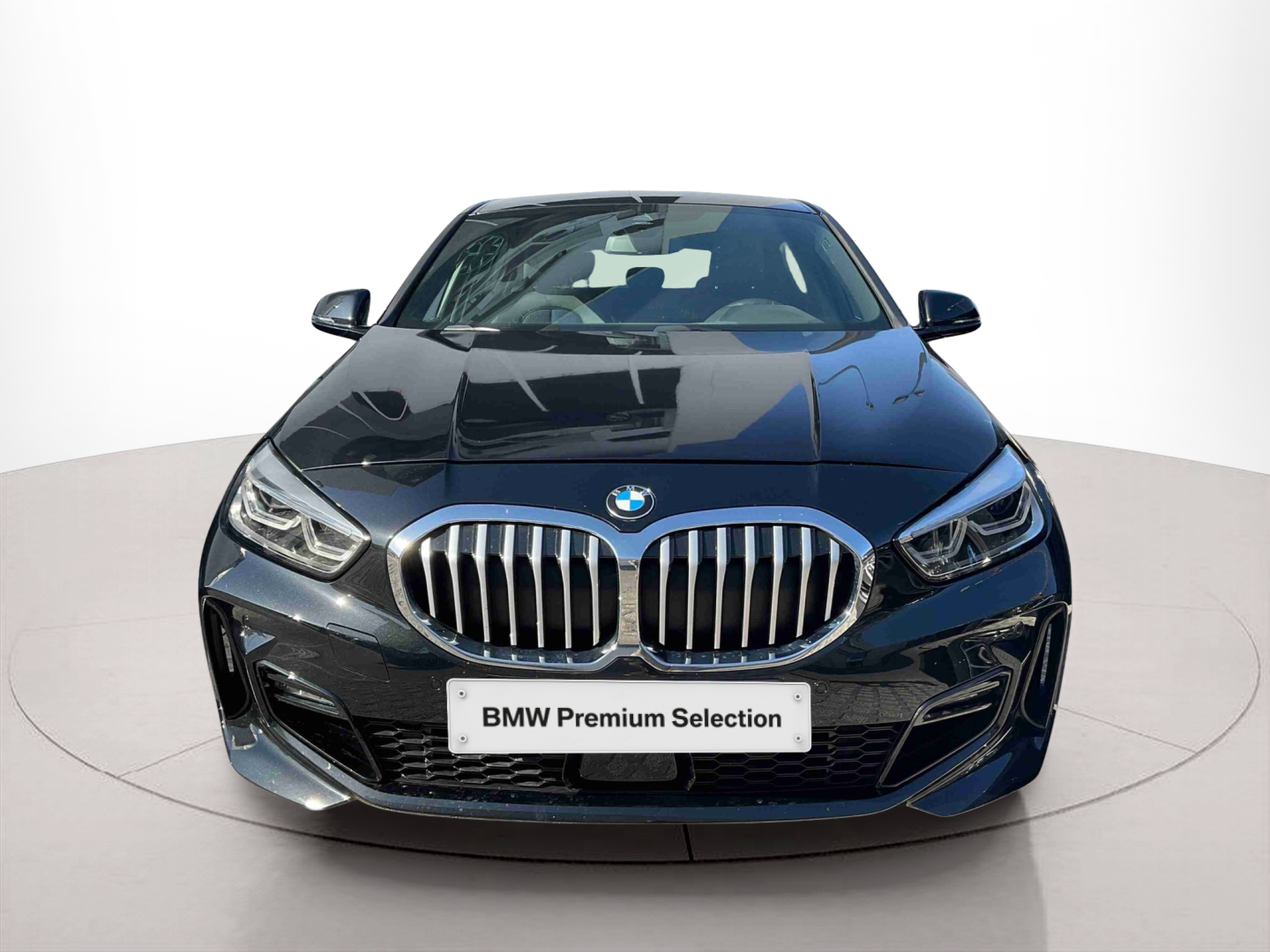 BMW Série 1 116d color Negro. Año 2024. 85KW(116CV). Diesel. En concesionario Santogal Setúbal de Setúbal