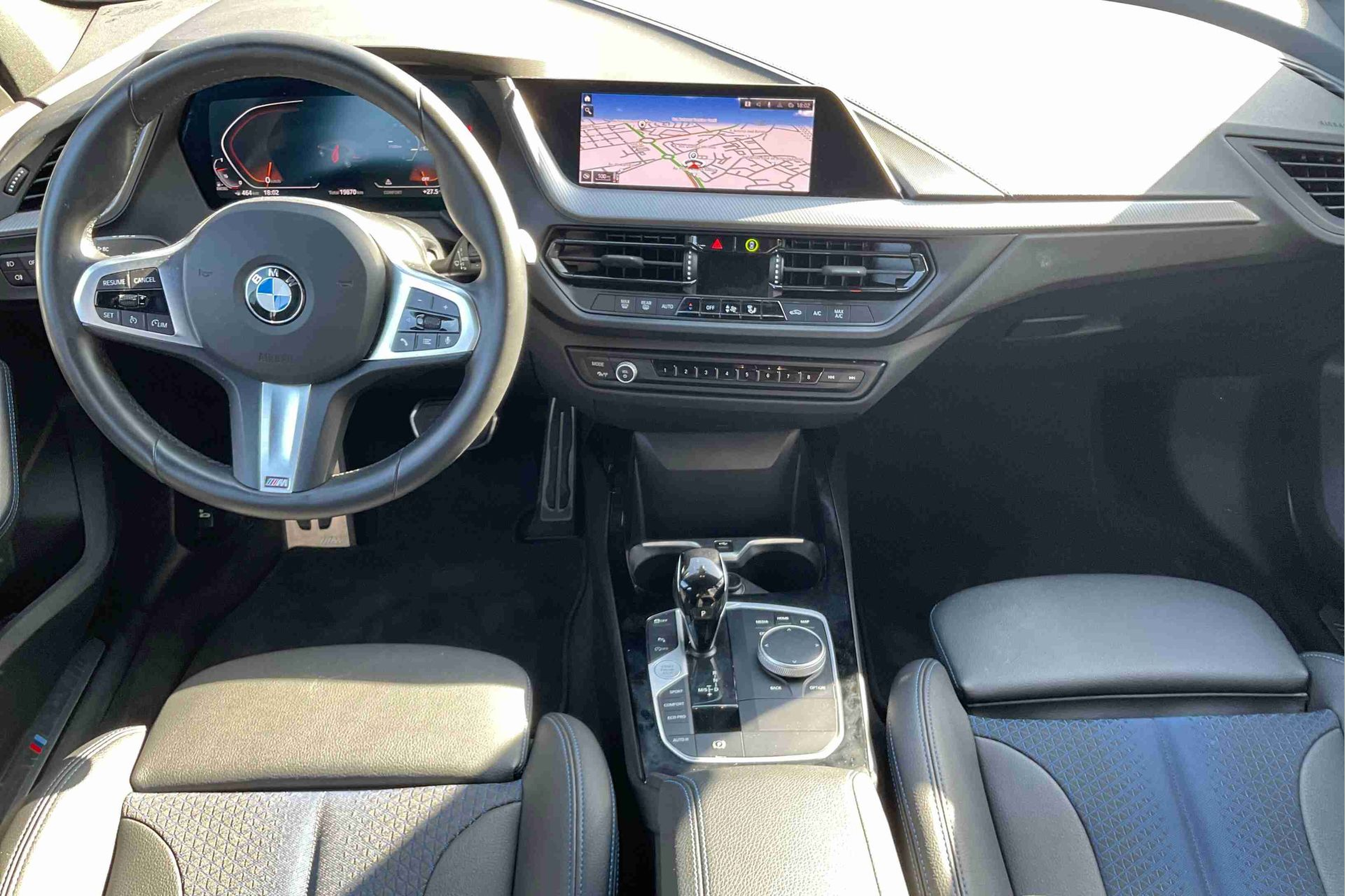 Fotos de BMW Série 1 116d color Negro. Año 2024. 85KW(116CV). Diesel. En concesionario Santogal Setúbal de Setúbal