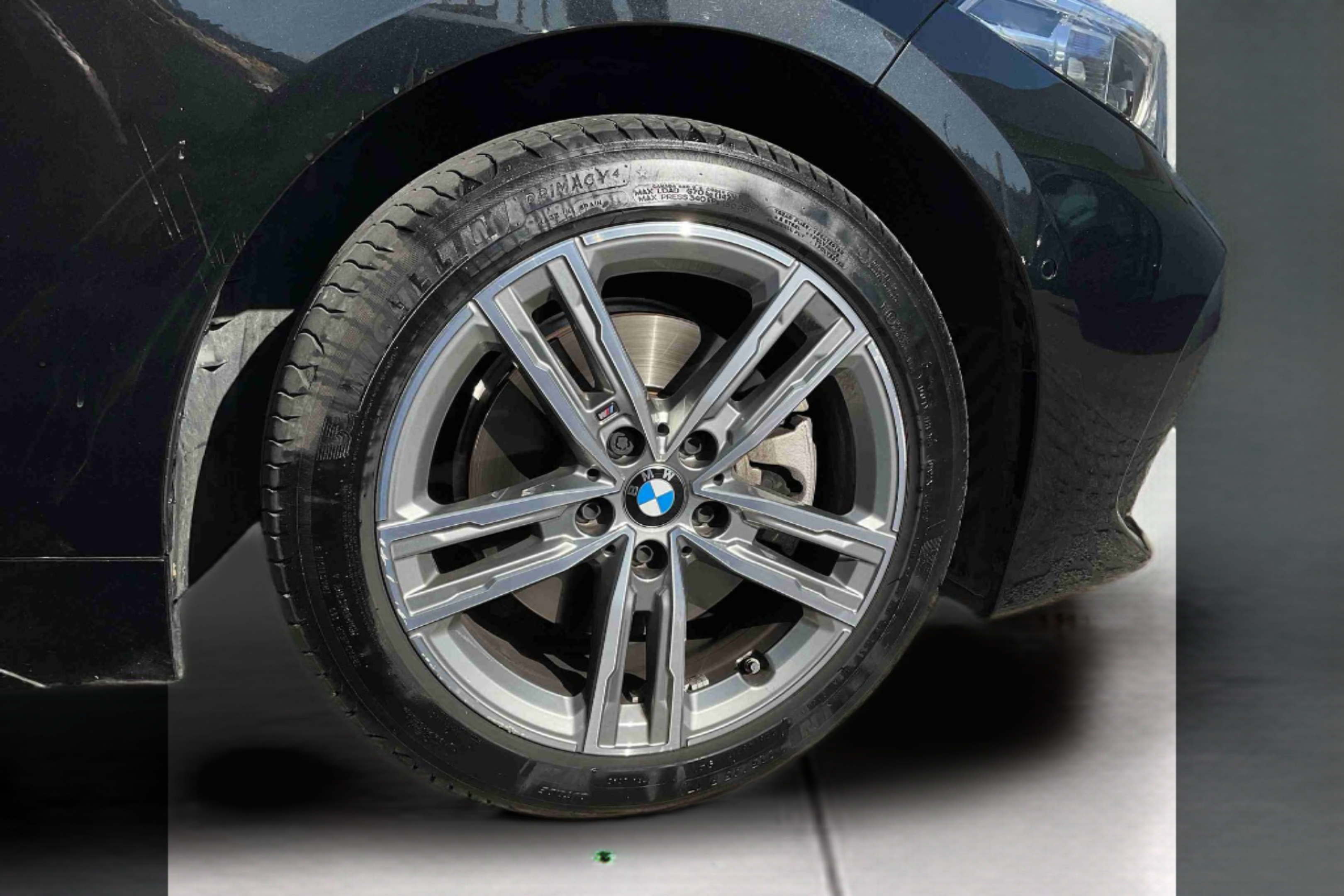 BMW Série 1 116d color Negro. Año 2024. 85KW(116CV). Diesel. En concesionario Santogal Setúbal de Setúbal