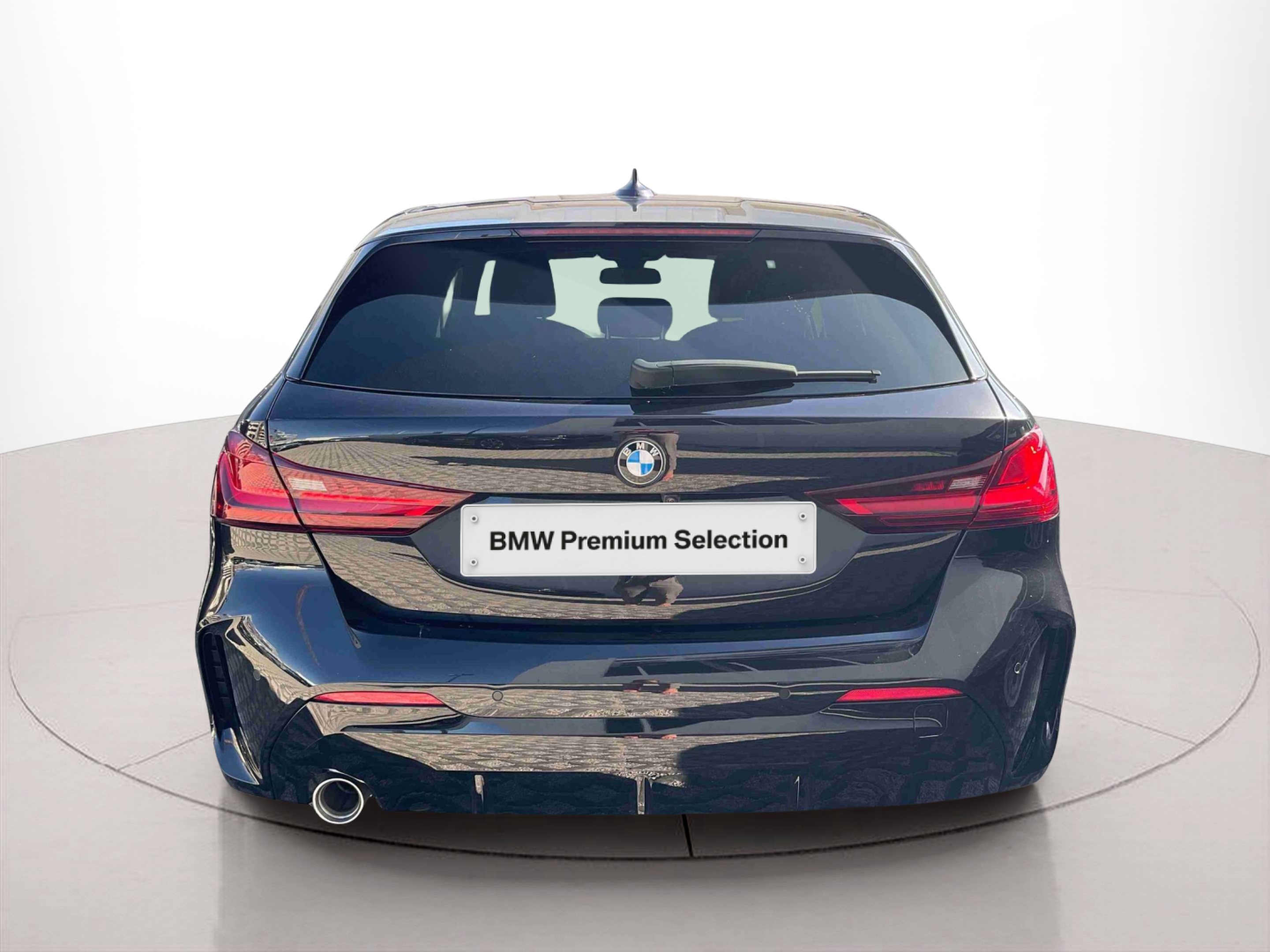 BMW Série 1 116d color Negro. Año 2024. 85KW(116CV). Diesel. En concesionario Santogal Setúbal de Setúbal