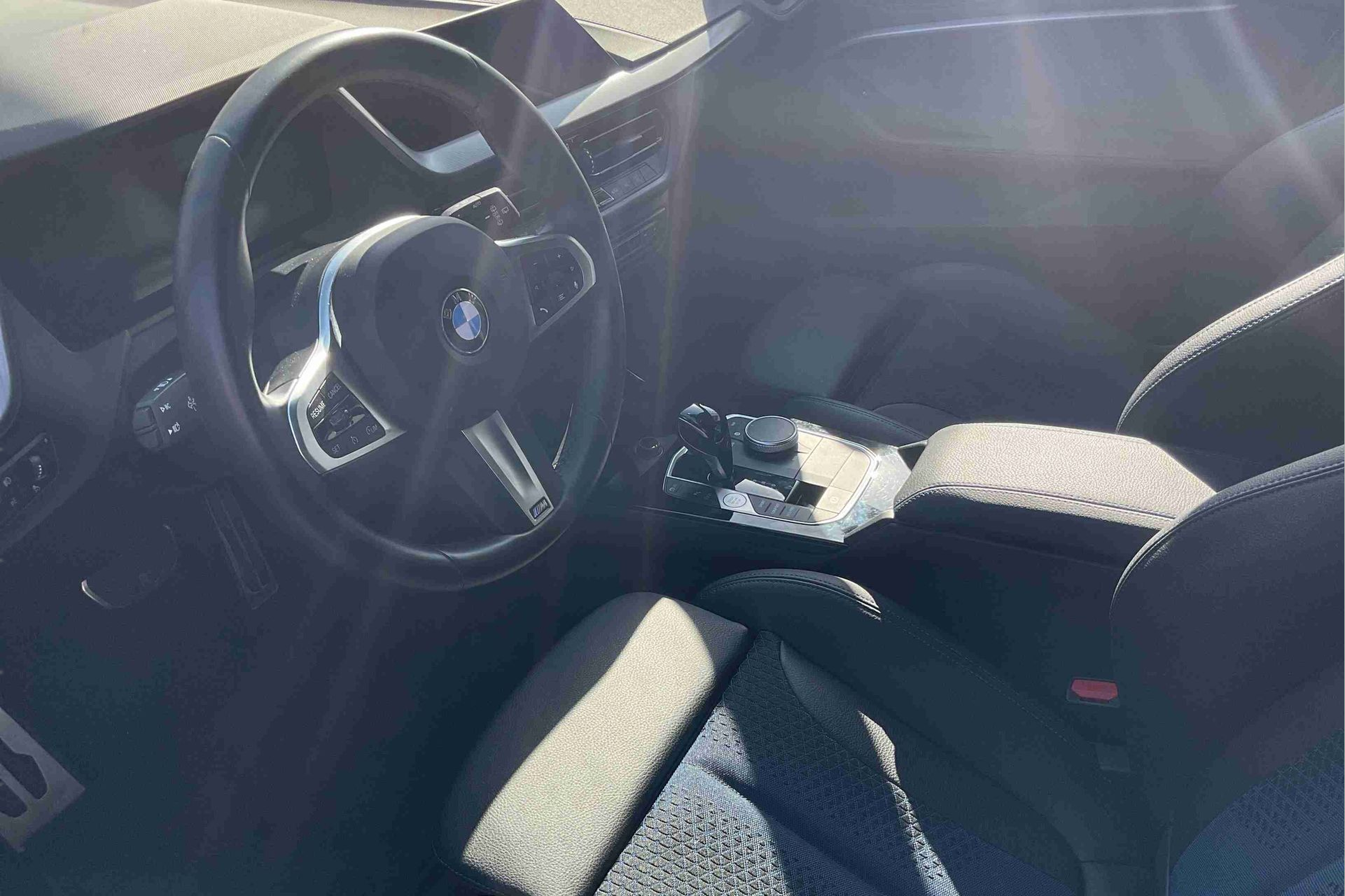 BMW Série 1 116d color Negro. Año 2024. 85KW(116CV). Diesel. En concesionario Santogal Setúbal de Setúbal