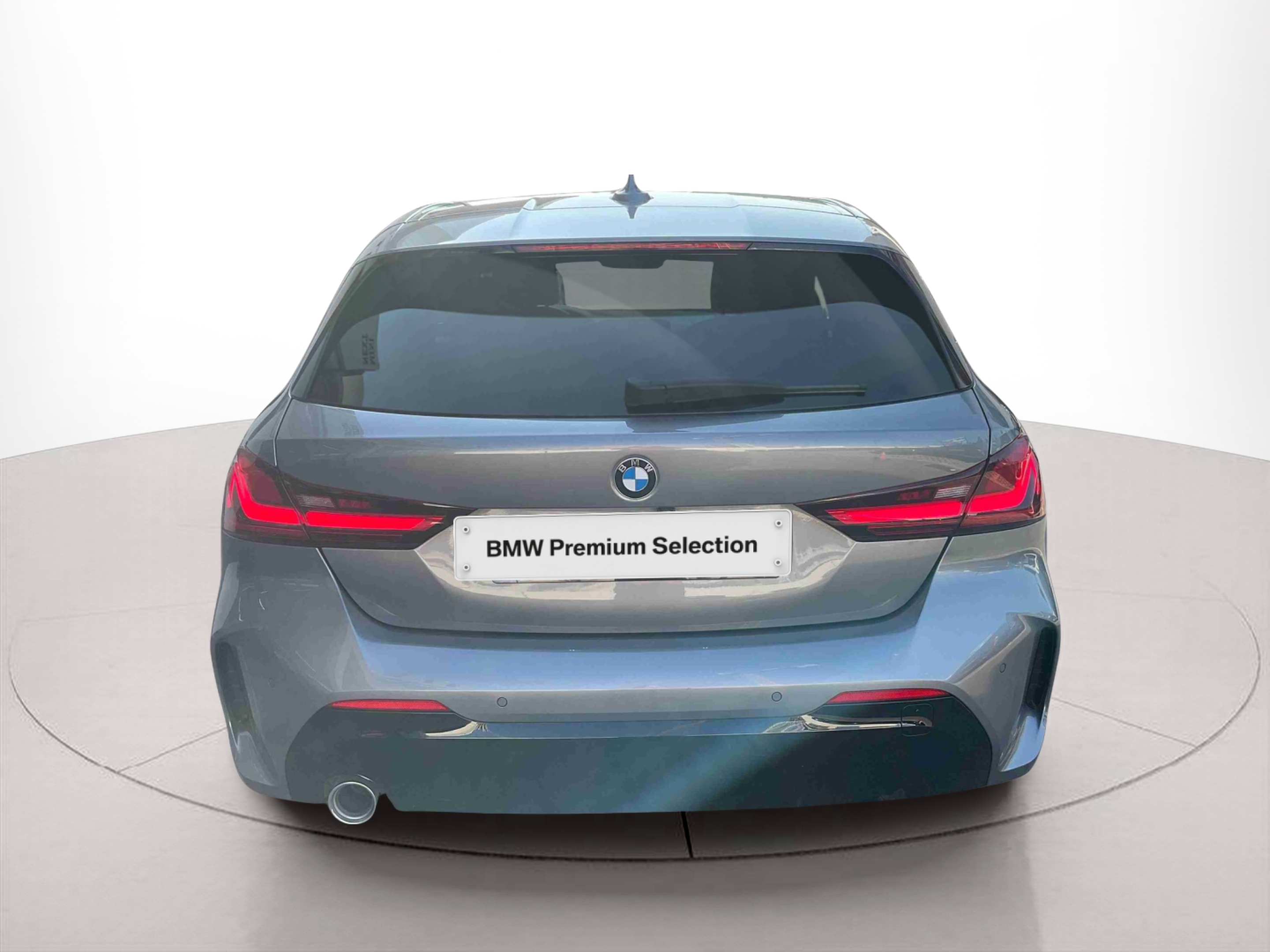 BMW Série 1 116d color Gris. Año 2024. 85KW(116CV). Diesel. En concesionario Santogal Setúbal de Setúbal