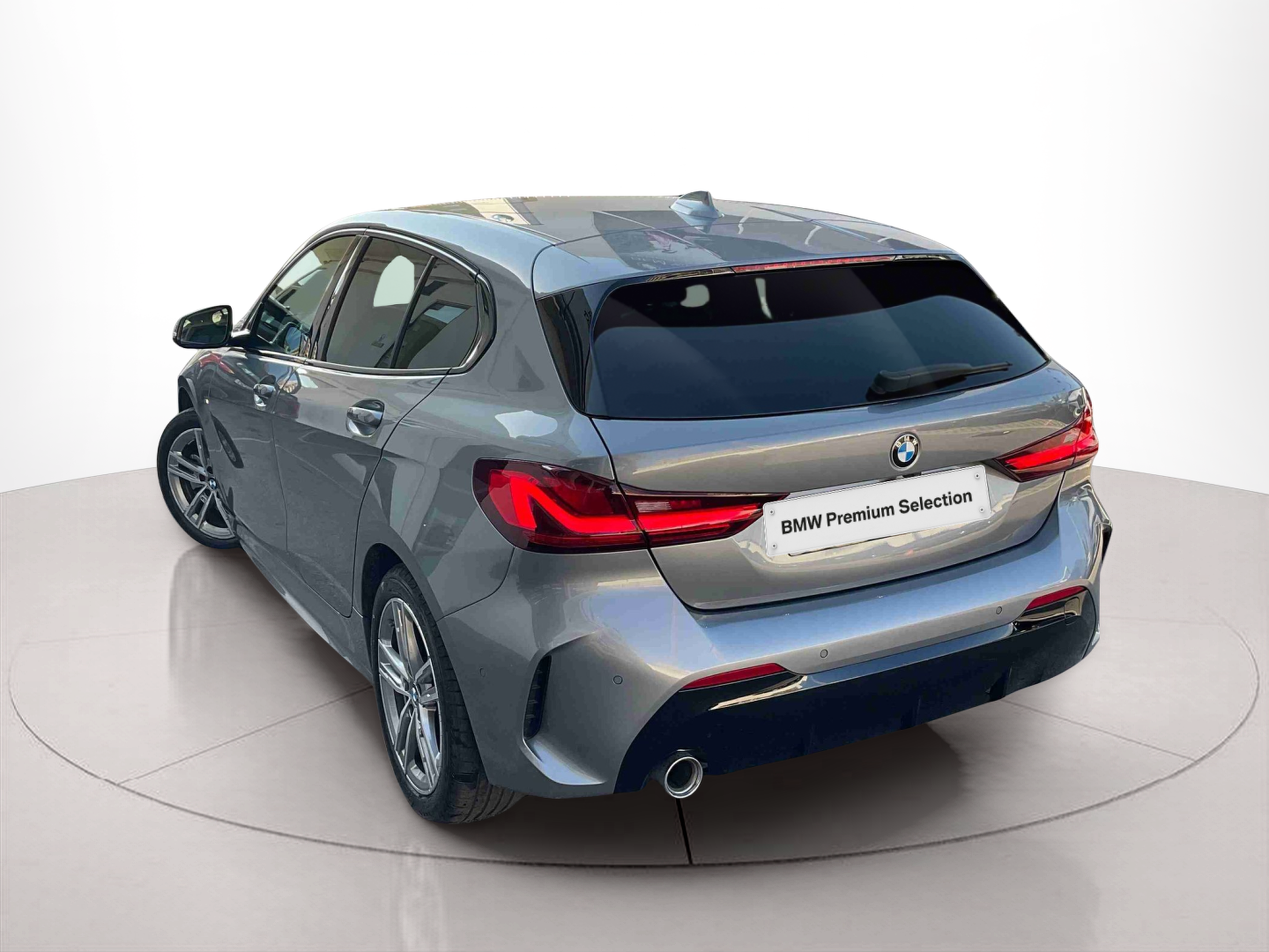 Fotos de BMW Série 1 116d color Gris. Año 2024. 85KW(116CV). Diesel. En concesionario Santogal Setúbal de Setúbal