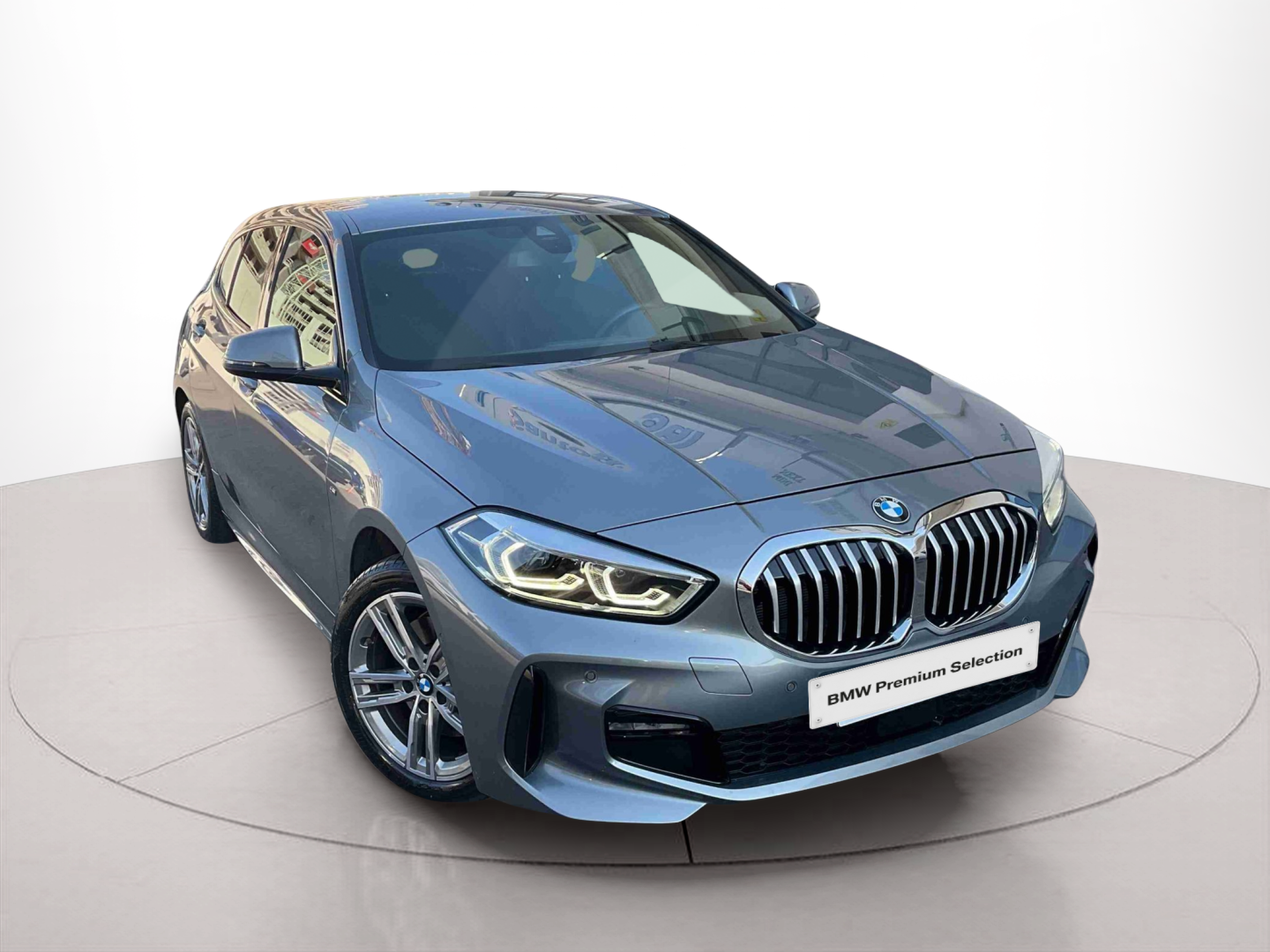 Fotos de BMW Série 1 116d color Gris. Año 2024. 85KW(116CV). Diesel. En concesionario Santogal Setúbal de Setúbal