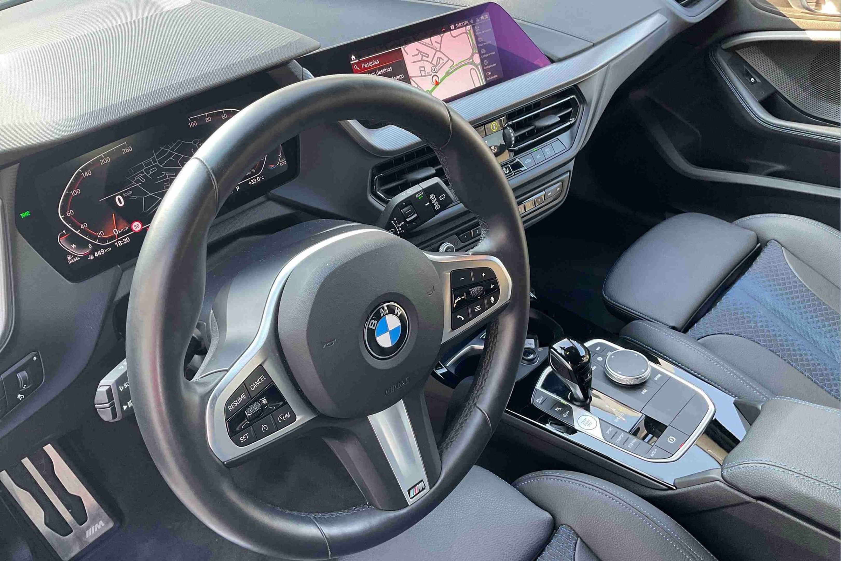 BMW Série 1 116d color Gris. Año 2024. 85KW(116CV). Diesel. En concesionario Santogal Setúbal de Setúbal