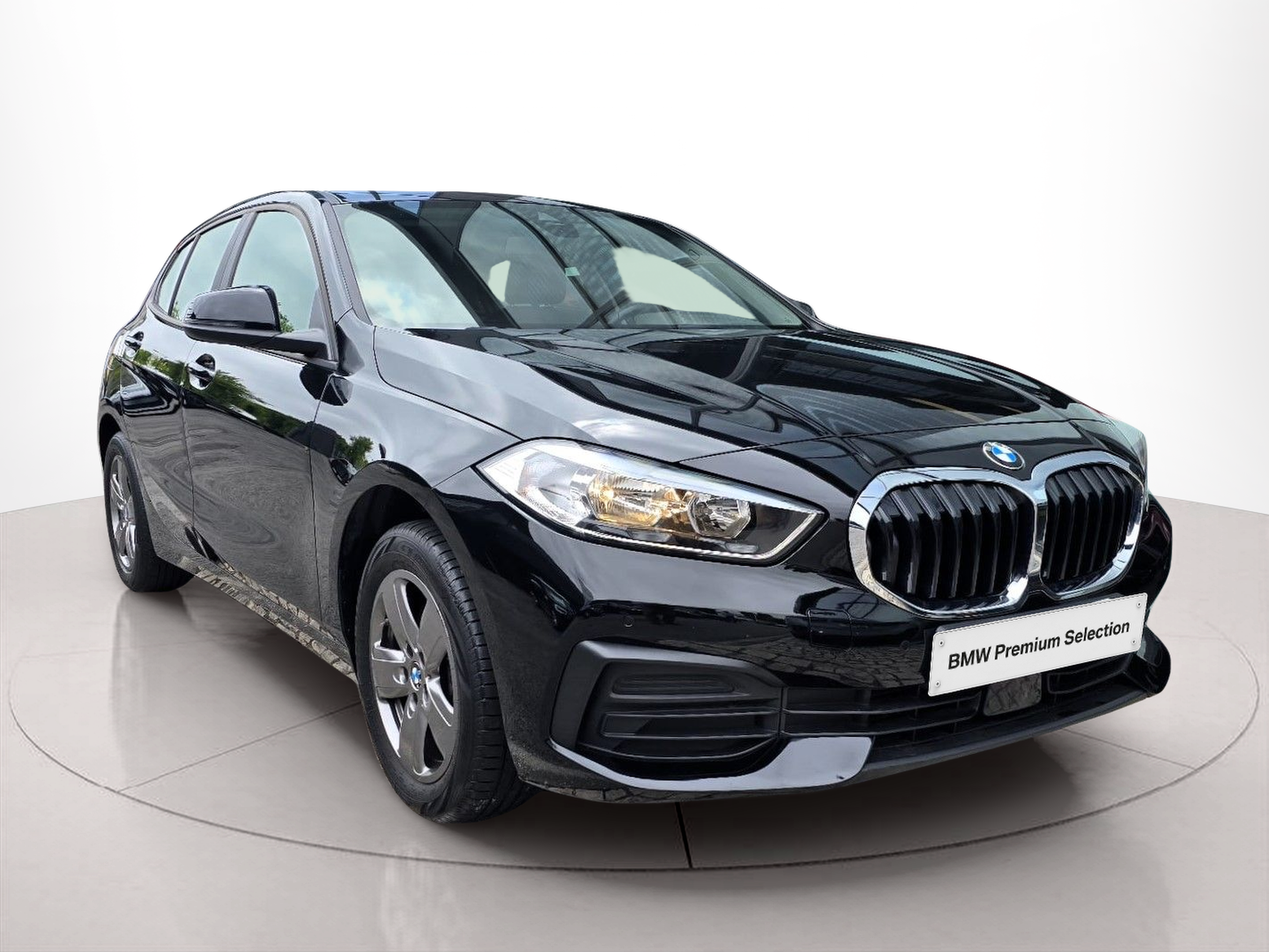 Fotos de BMW Série 1 116i color Negro. Año 2023. 80KW(109CV). Gasolina. En concesionario Santogal Oeiras de Oeiras