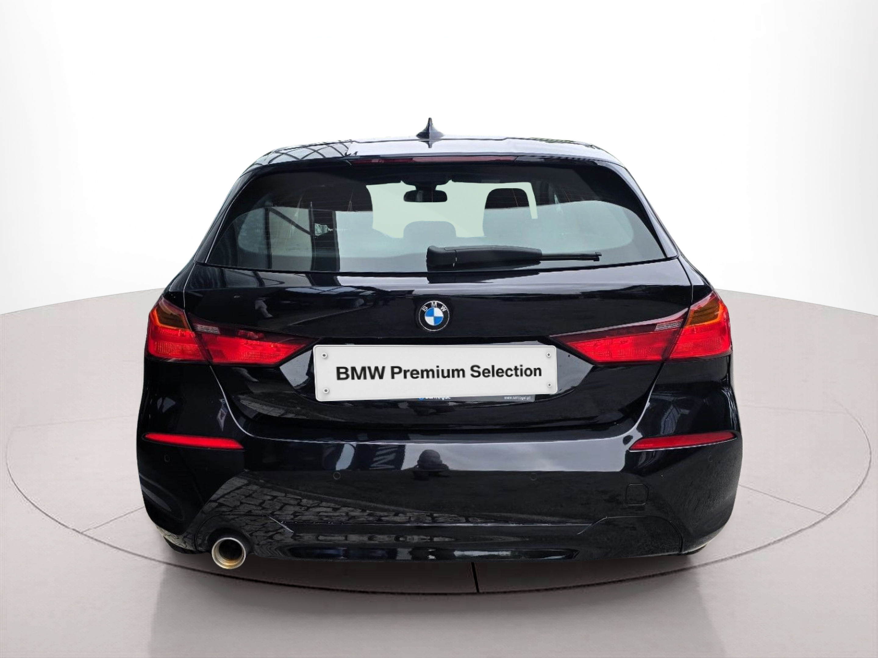 BMW Série 1 116i color Negro. Año 2023. 80KW(109CV). Gasolina. En concesionario Santogal Oeiras de Oeiras