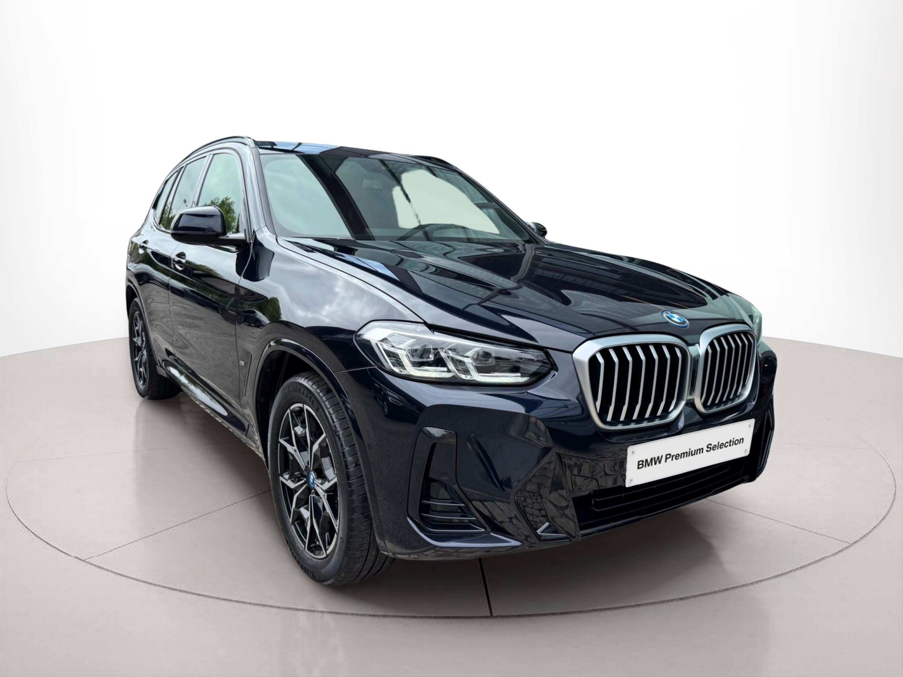 Fotos de BMW X3 xDrive30e color Negro. Año 2024. 215KW(292CV). Elétrico / Gasolina Híbrido. En concesionario Santogal Oeiras de Oeiras