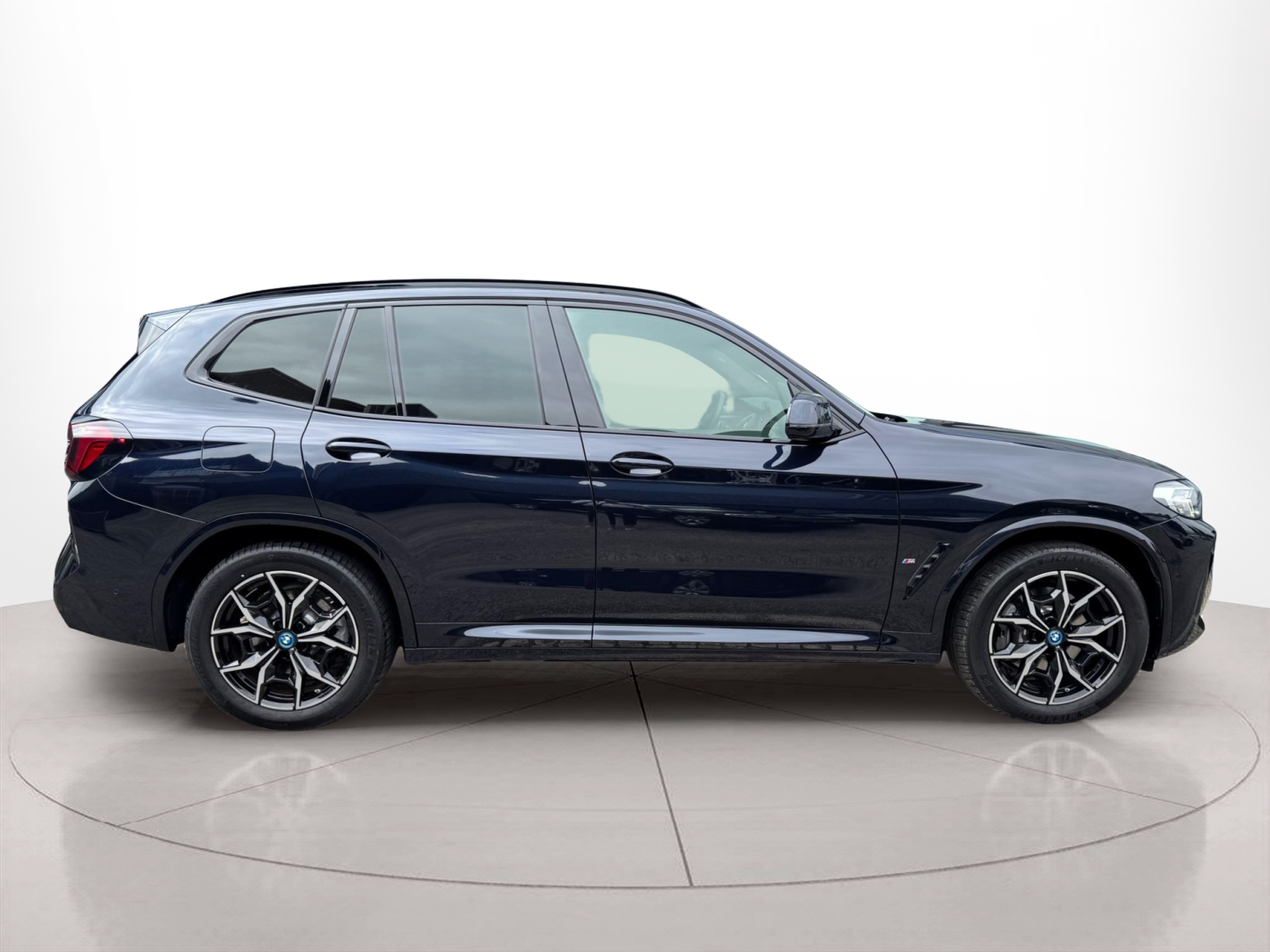 BMW X3 xDrive30e color Negro. Año 2024. 215KW(292CV). Elétrico / Gasolina Híbrido. En concesionario Santogal Oeiras de Oeiras