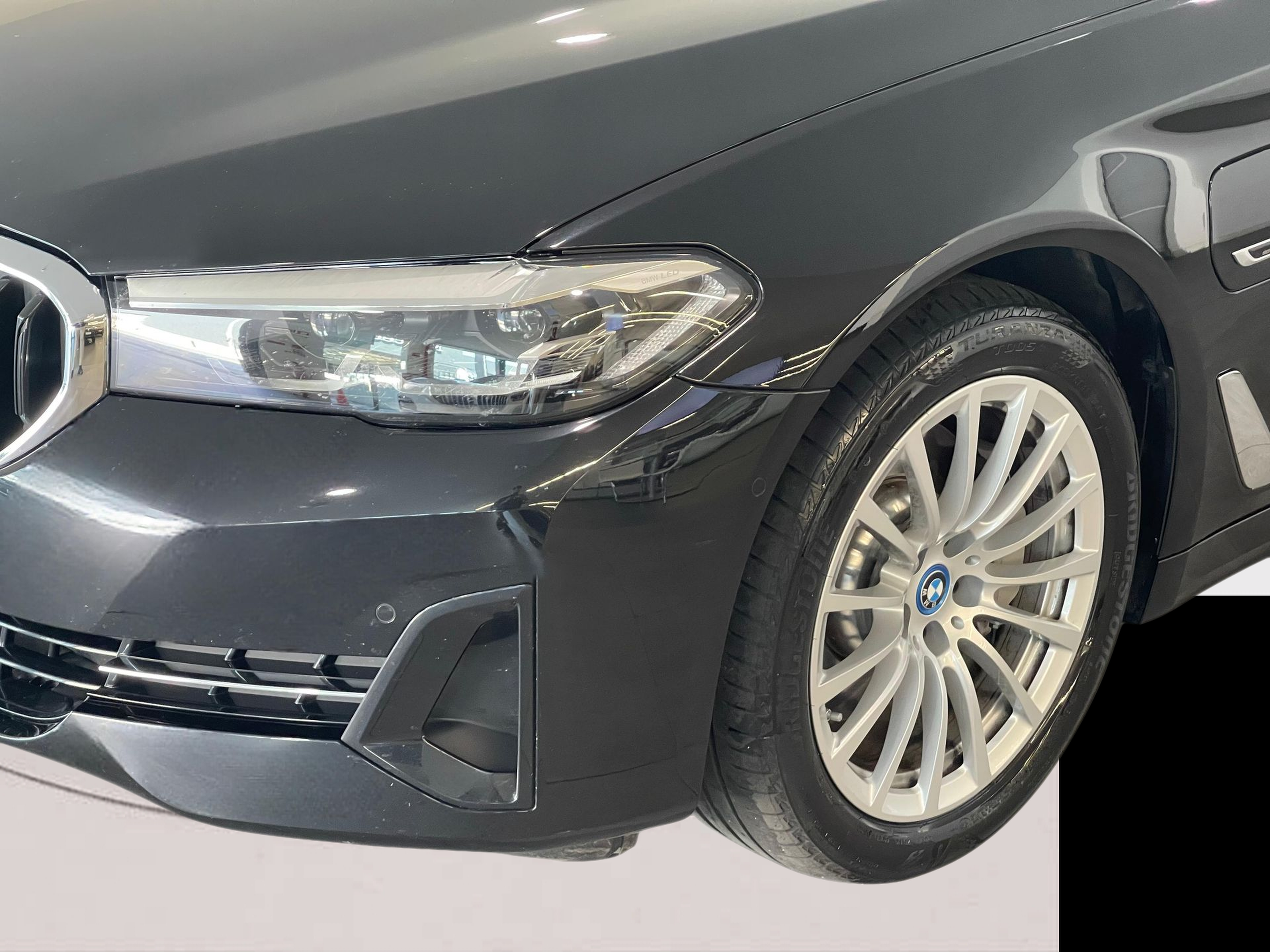 BMW Série 5 530e Touring color Negro. Año 2024. 215KW(292CV). Elétrico / Gasolina Híbrido. En concesionario Santogal Carnaxide de Oeiras